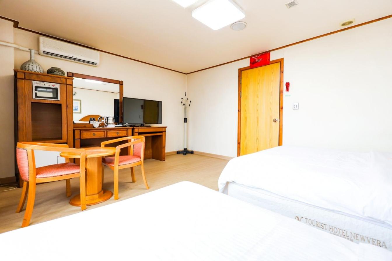 Standard Twin Room - Photo 6
