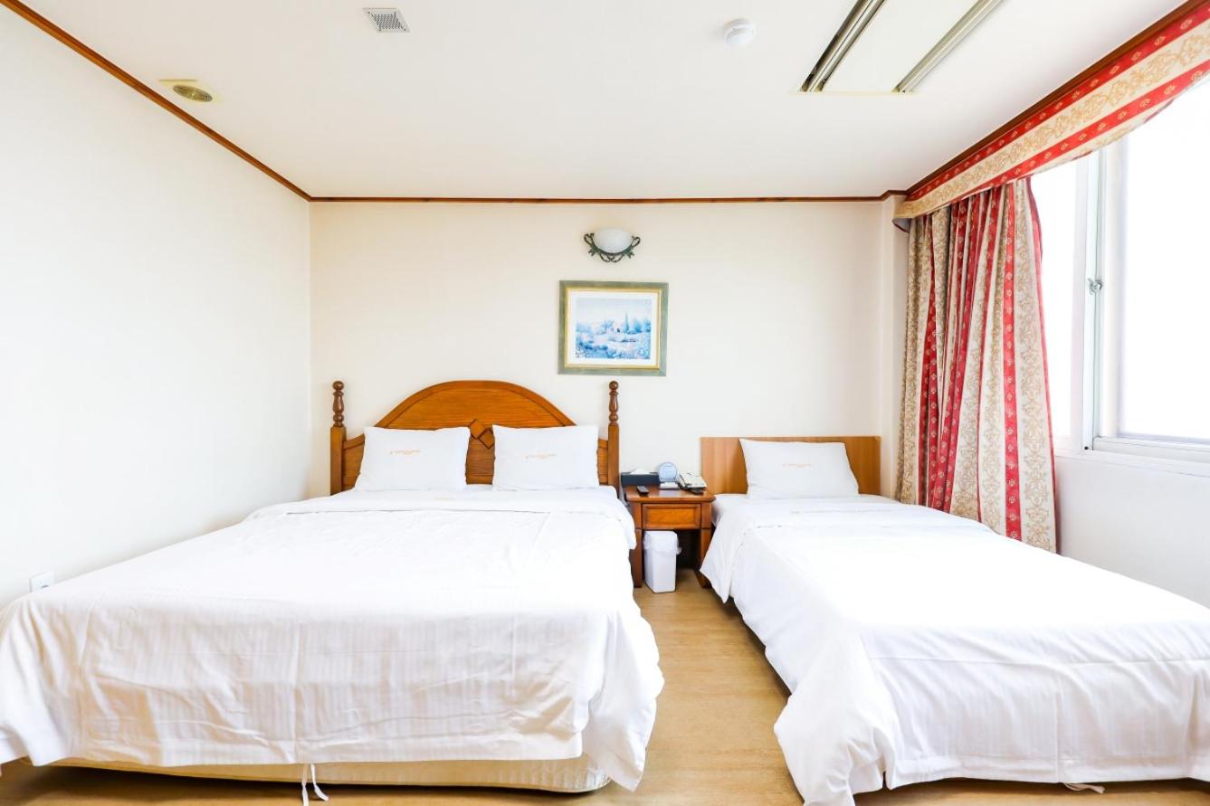 Standard Twin Room - Photo 5