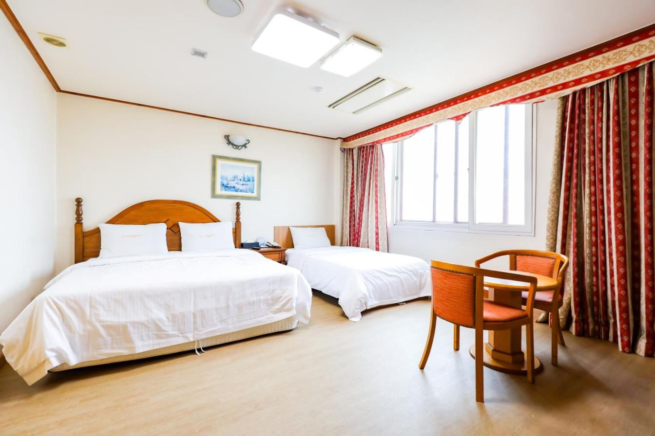 Standard Twin Room - Photo 1