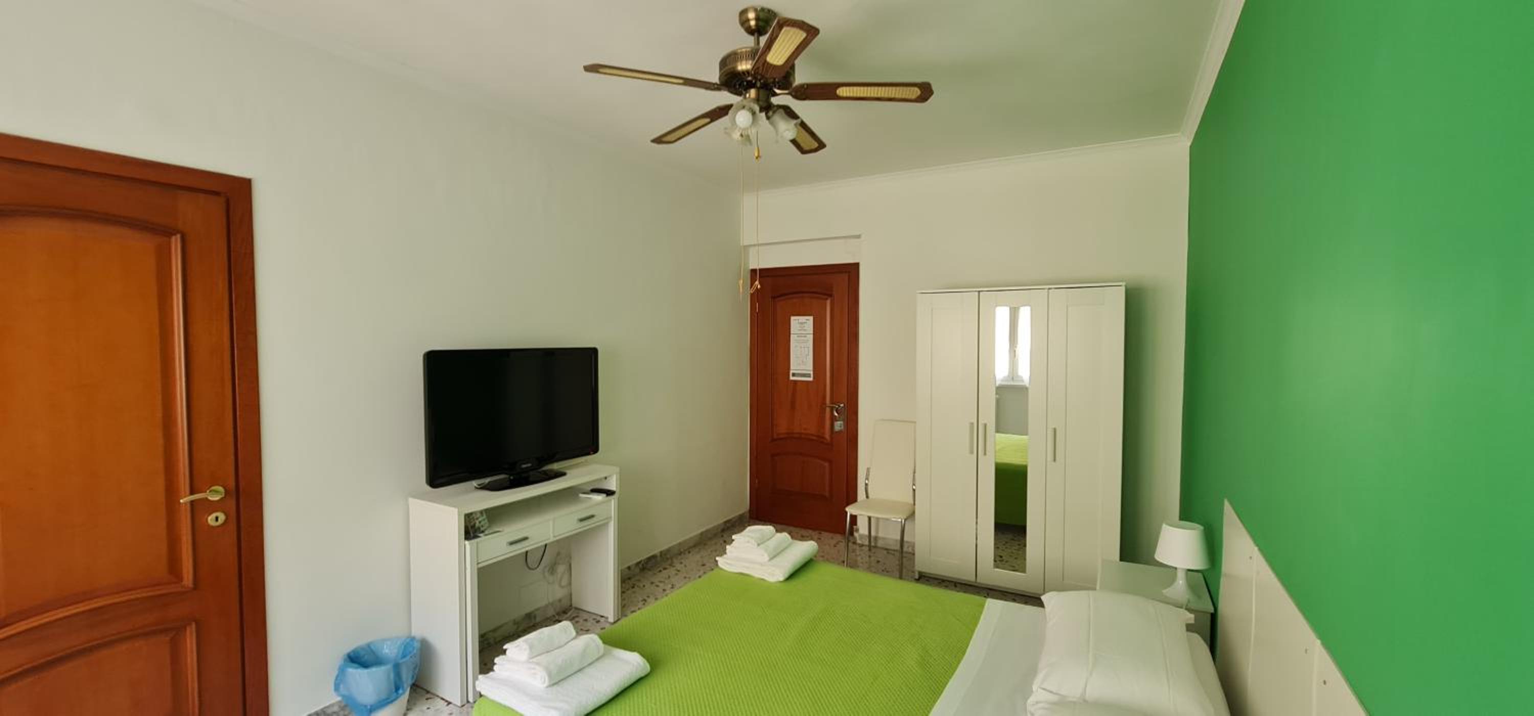 Double Room with Private Bathroom photo 2