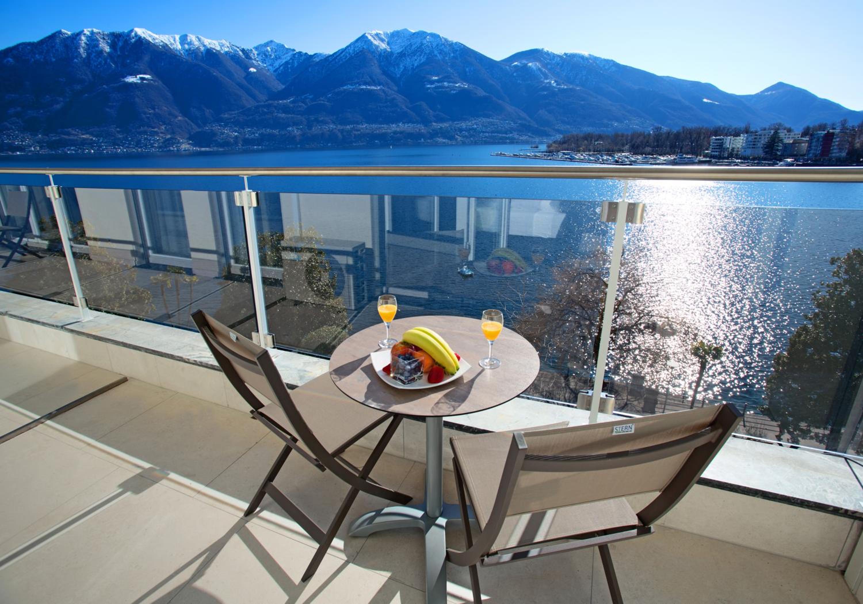 Suite with Lake View thumbnail 5