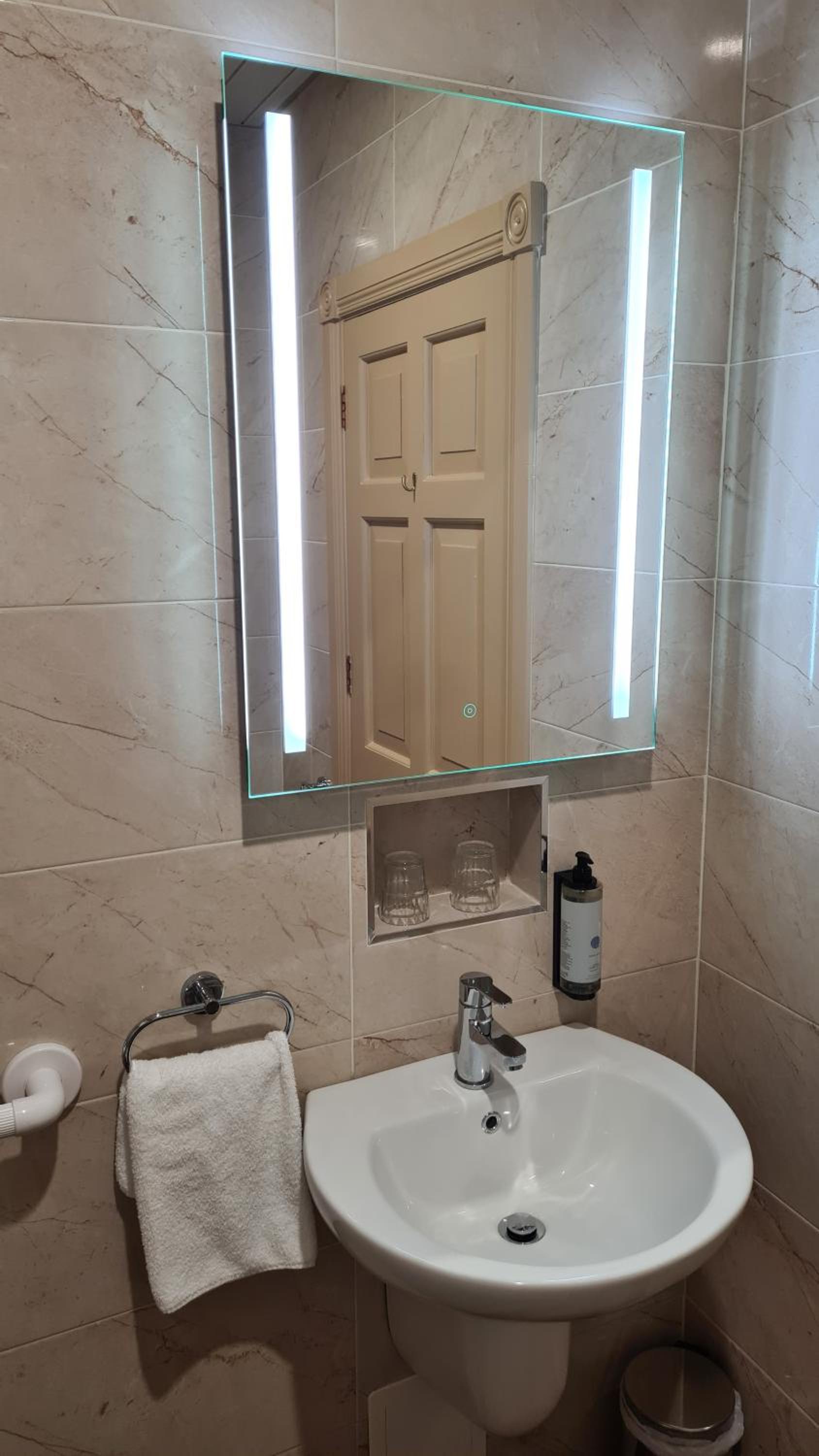 Double or Twin Room photo 3