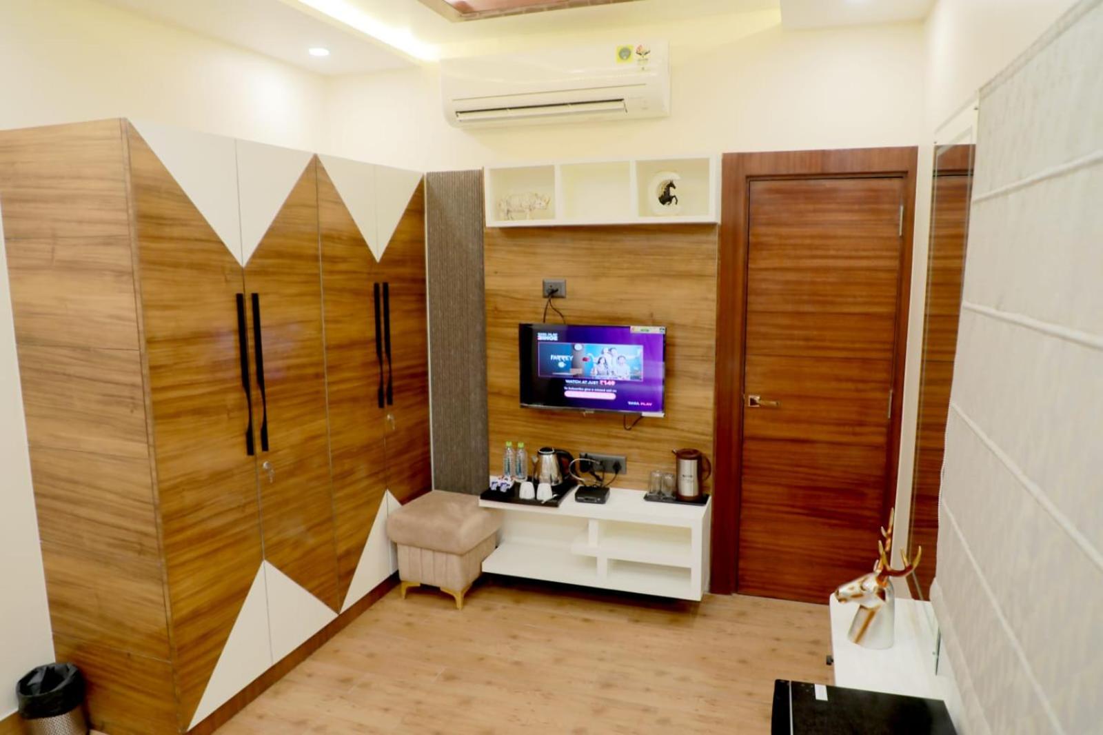 Superior King Room