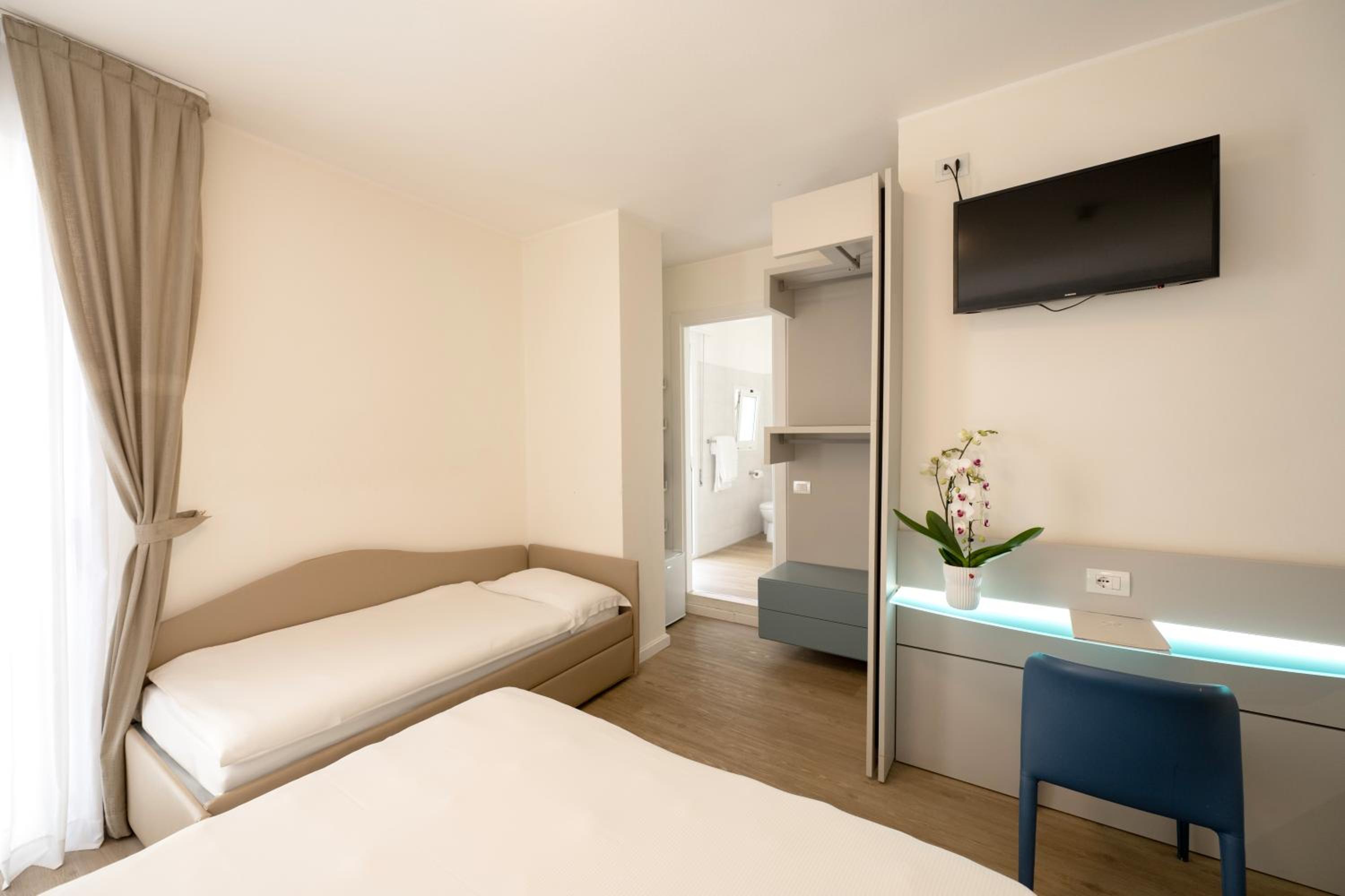 Quadruple Room - Photo 1