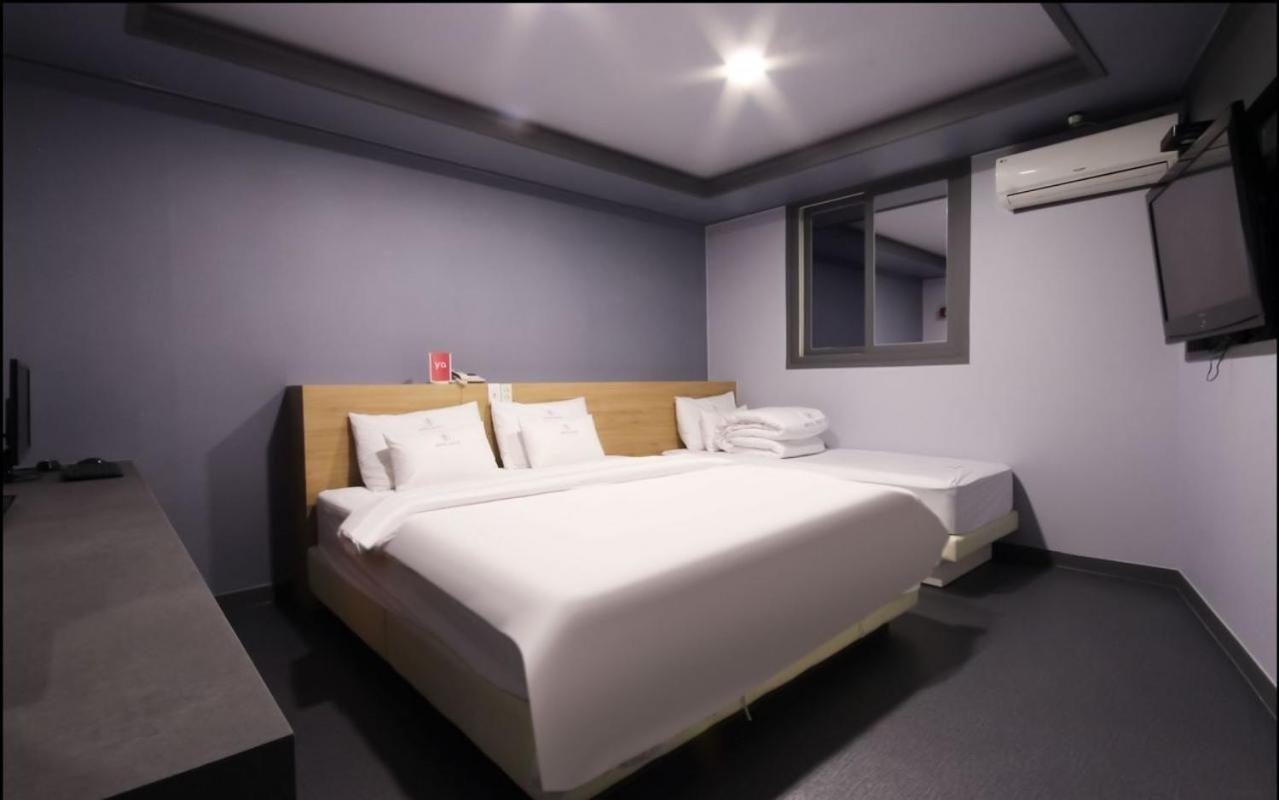 Double or Twin Room with City View photo 3