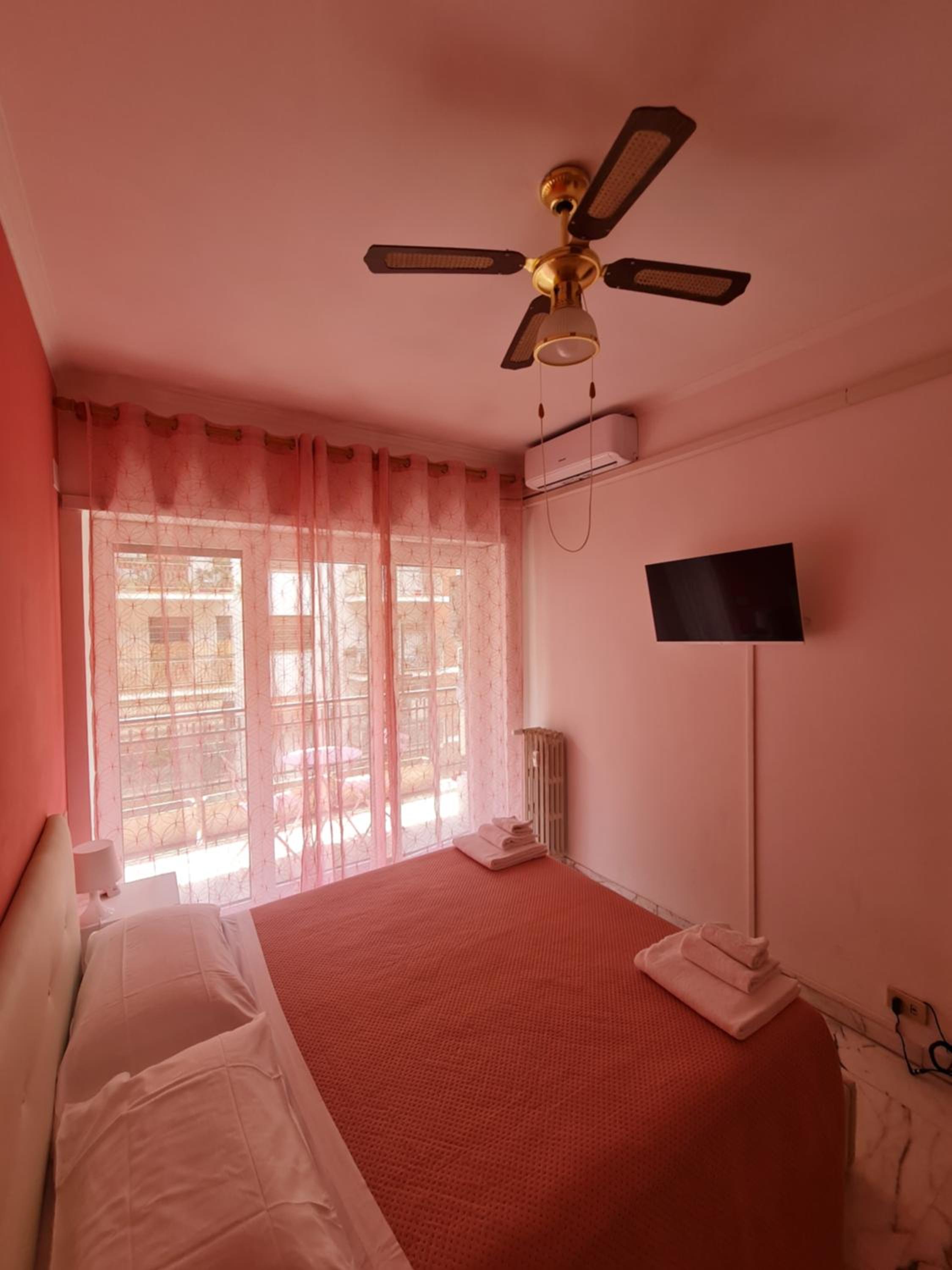 Double Room with Private External Bathroom photo 2
