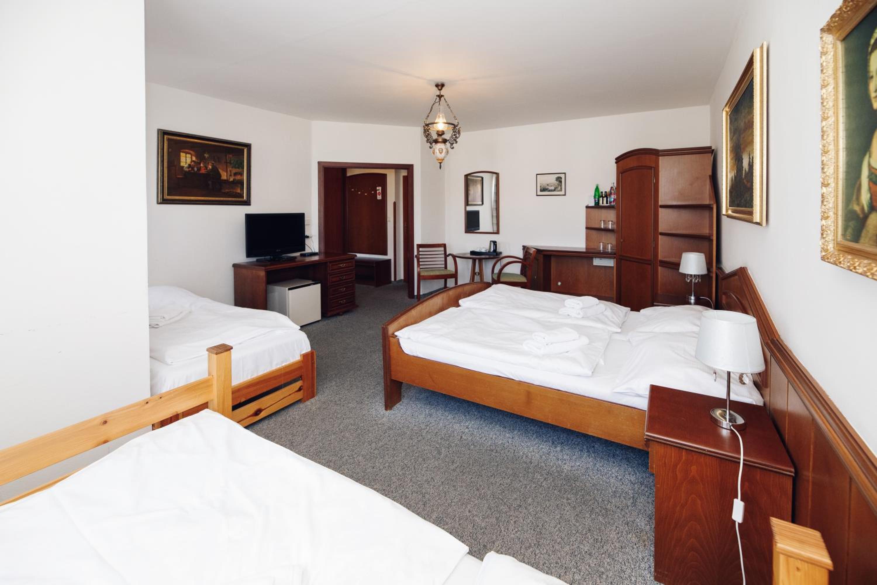 Quadruple Room with Bath photo 2