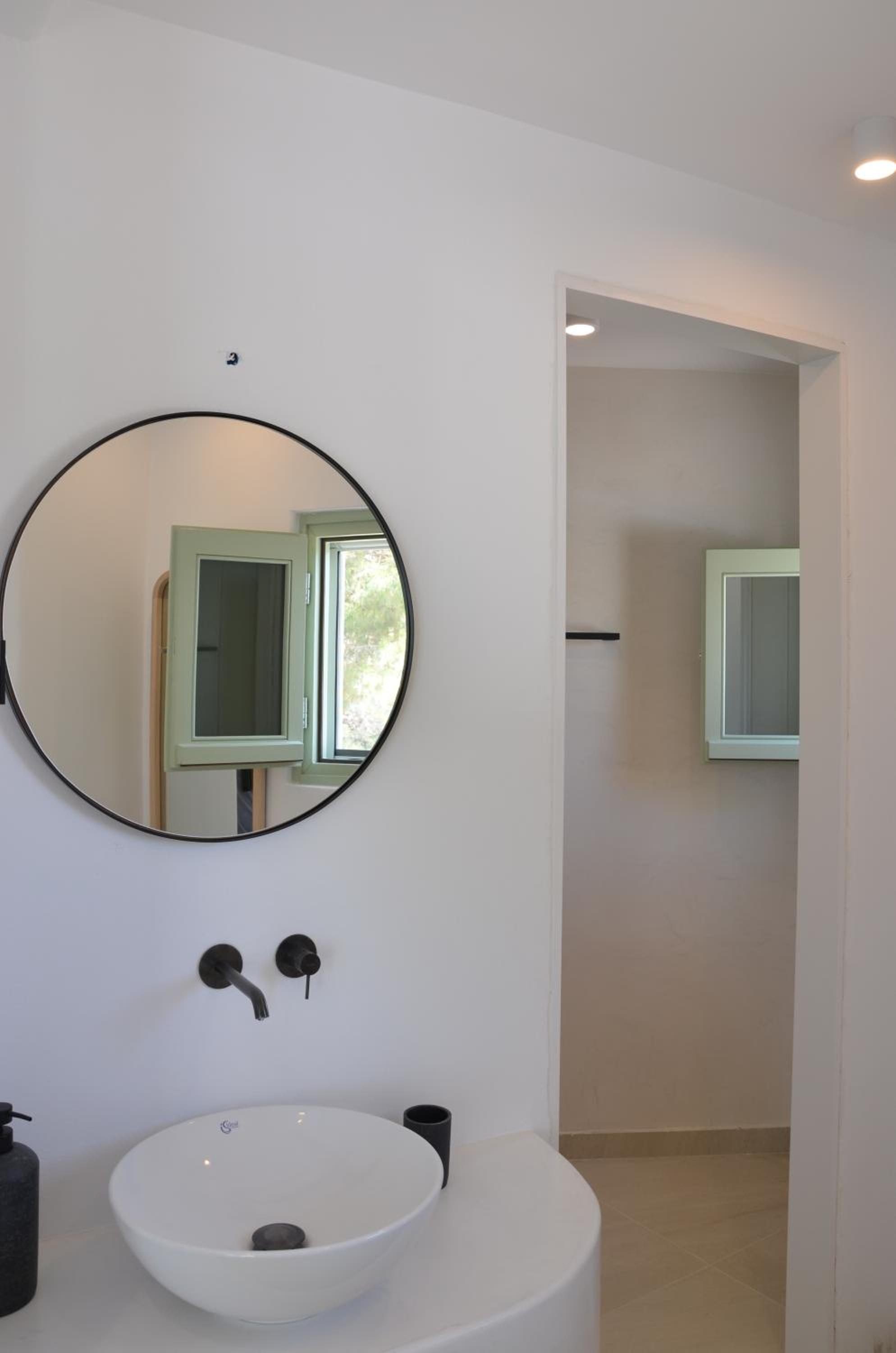 Deluxe Double Room with Balcony and Sea View - Photo 6