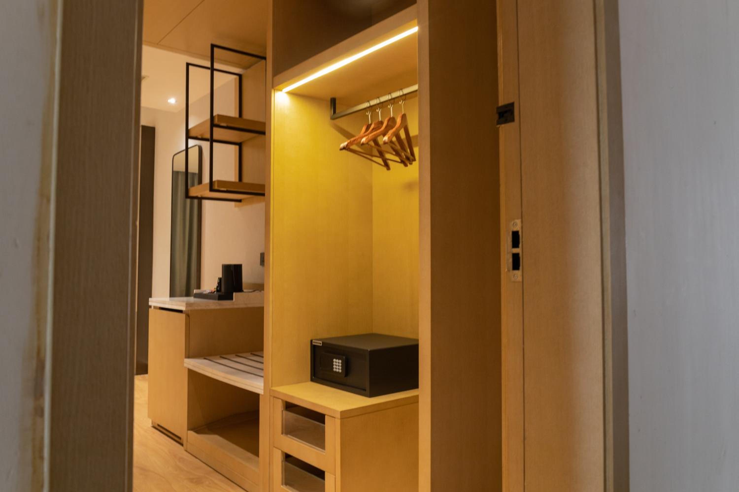 Suite - Photo 2