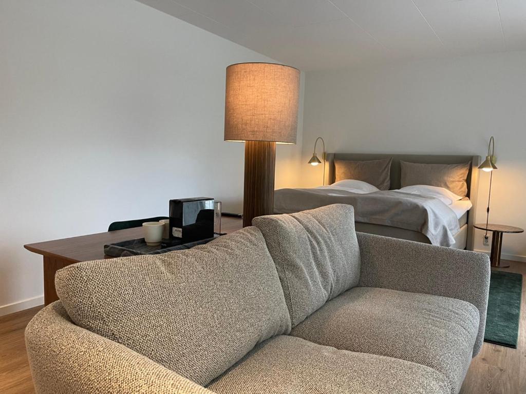 Premium King Room - Photo 6
