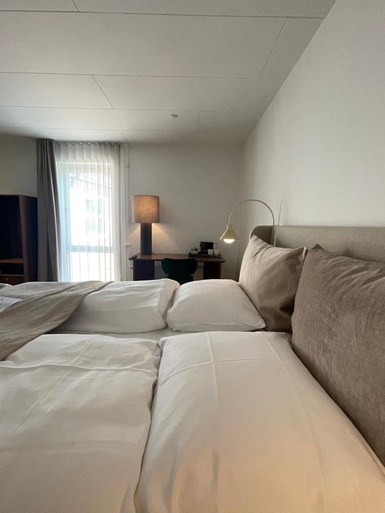 Premium King Room - Photo 7
