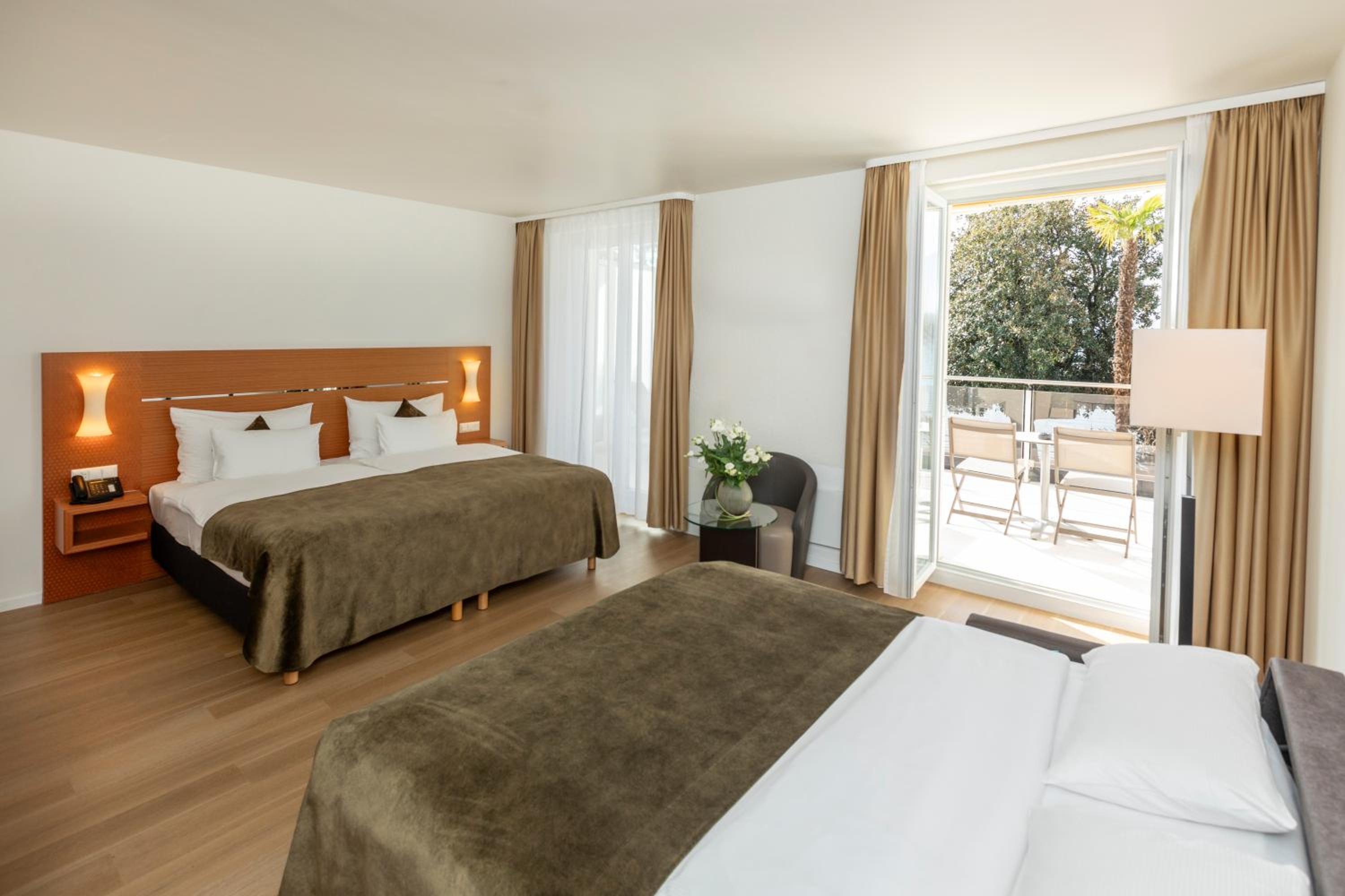 Junior Suite with Lake View