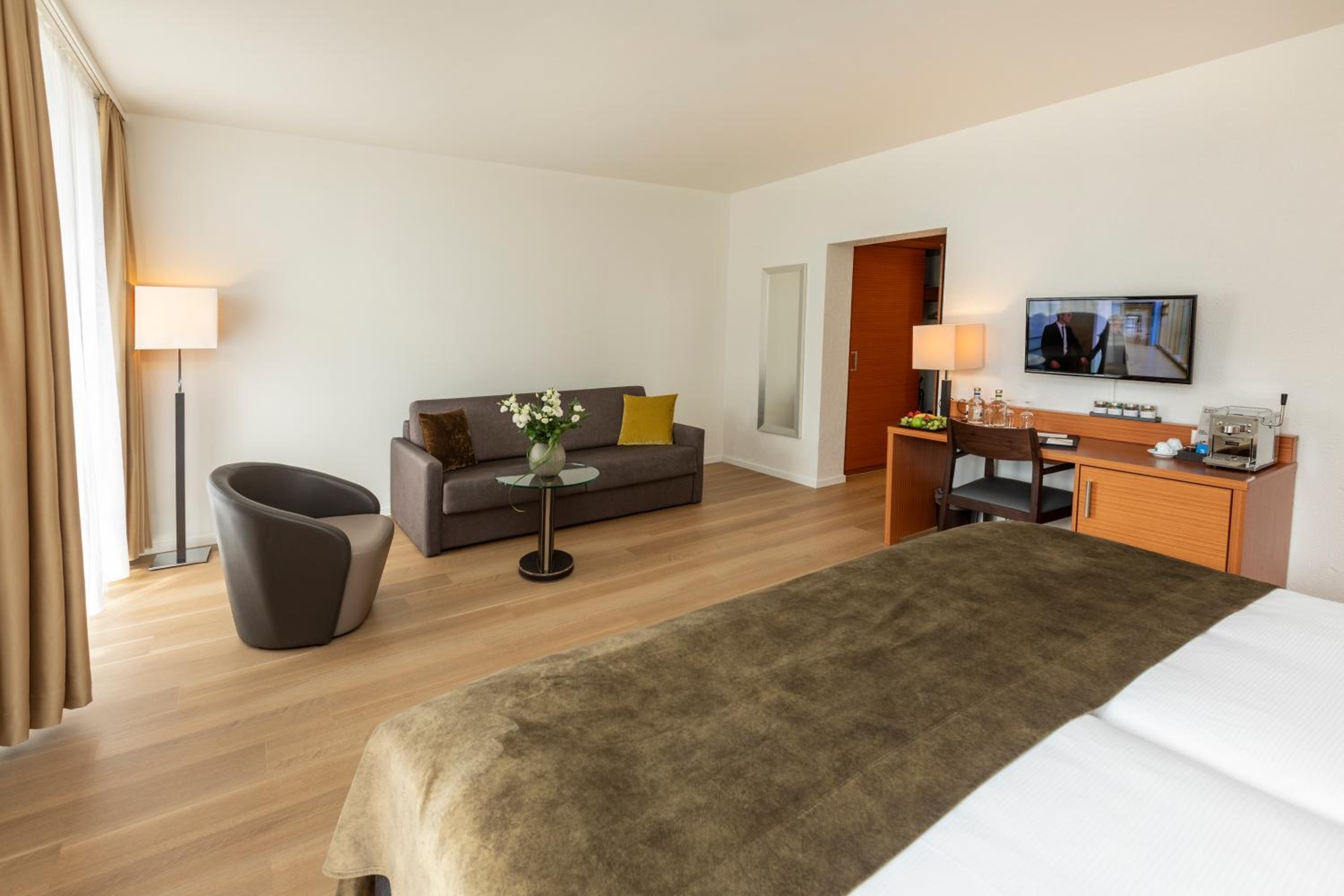 Economy Double Room thumbnail 5