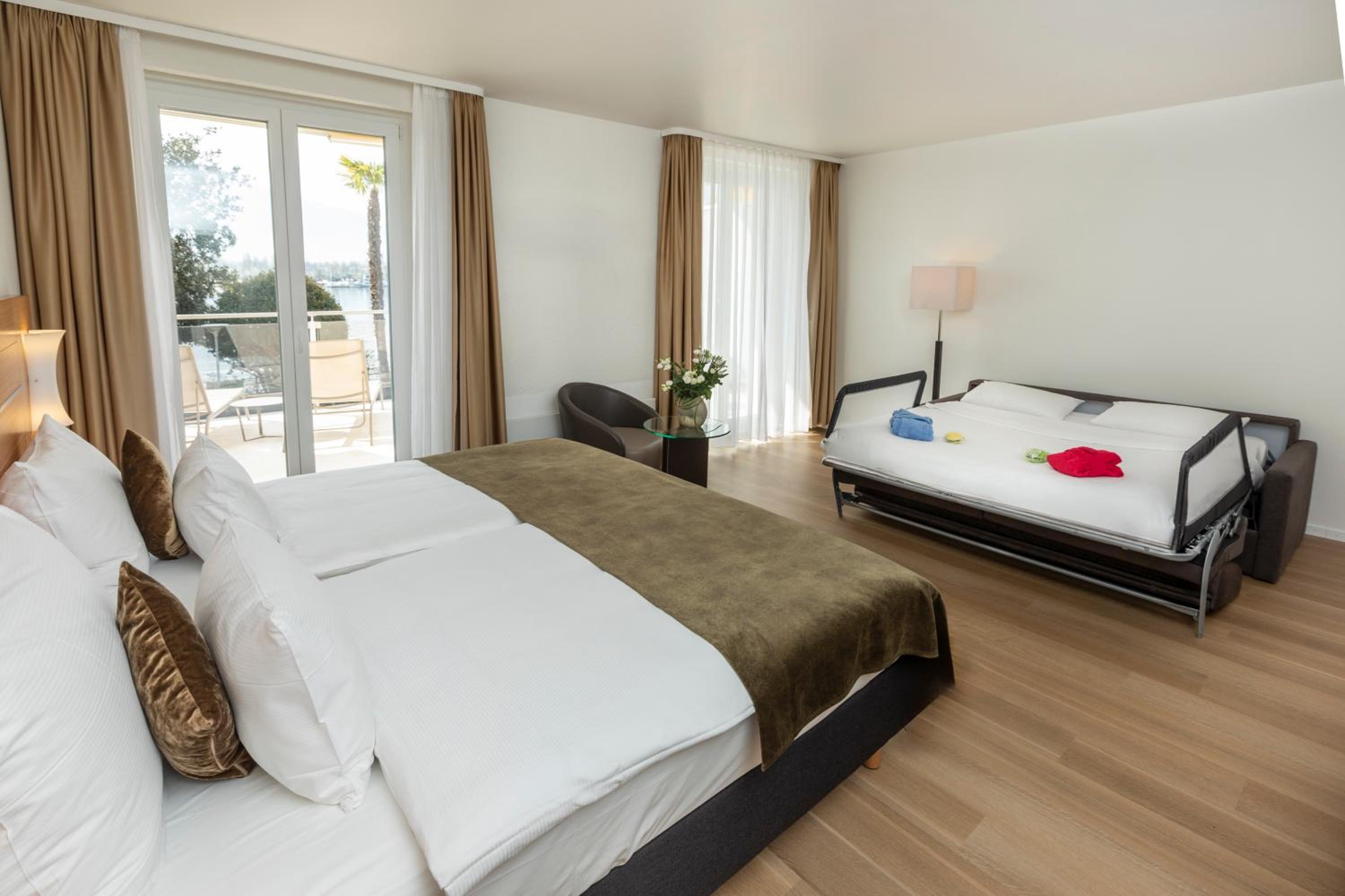 Economy Double Room thumbnail 6