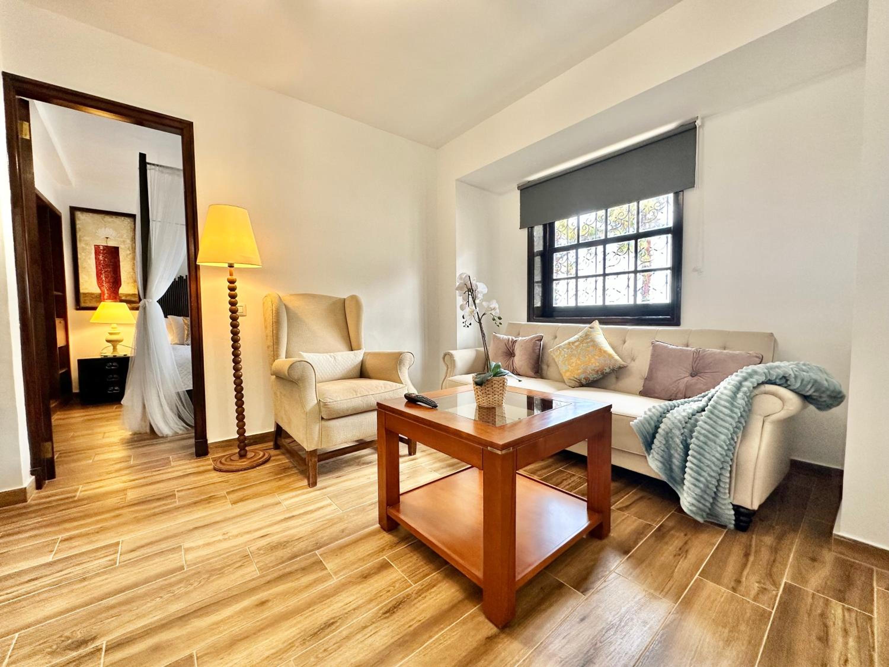 Two-Bedroom Apartment with Pool View photo 3