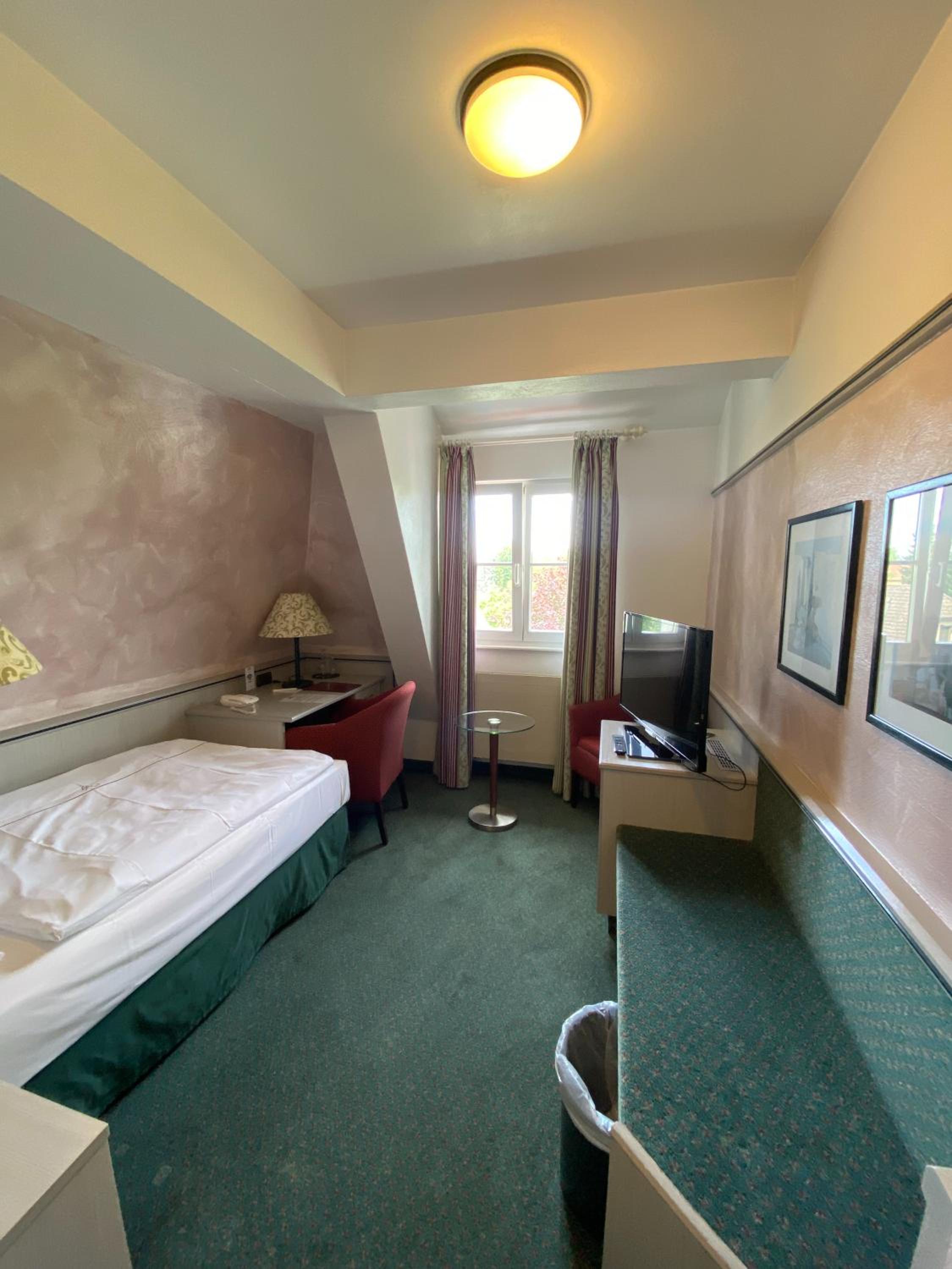 Single Room photo 2