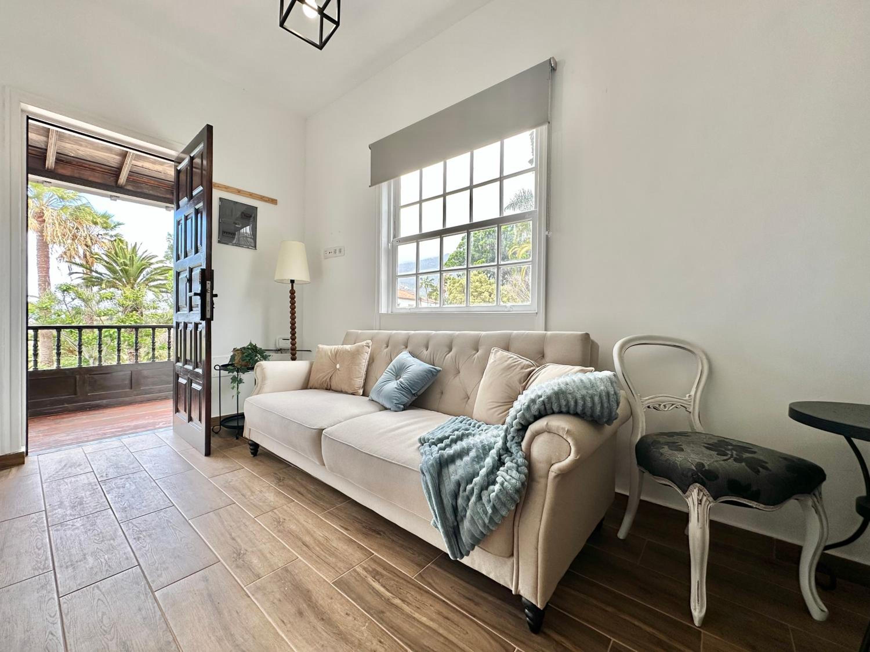 One-Bedroom Apartment with Balcony photo 3