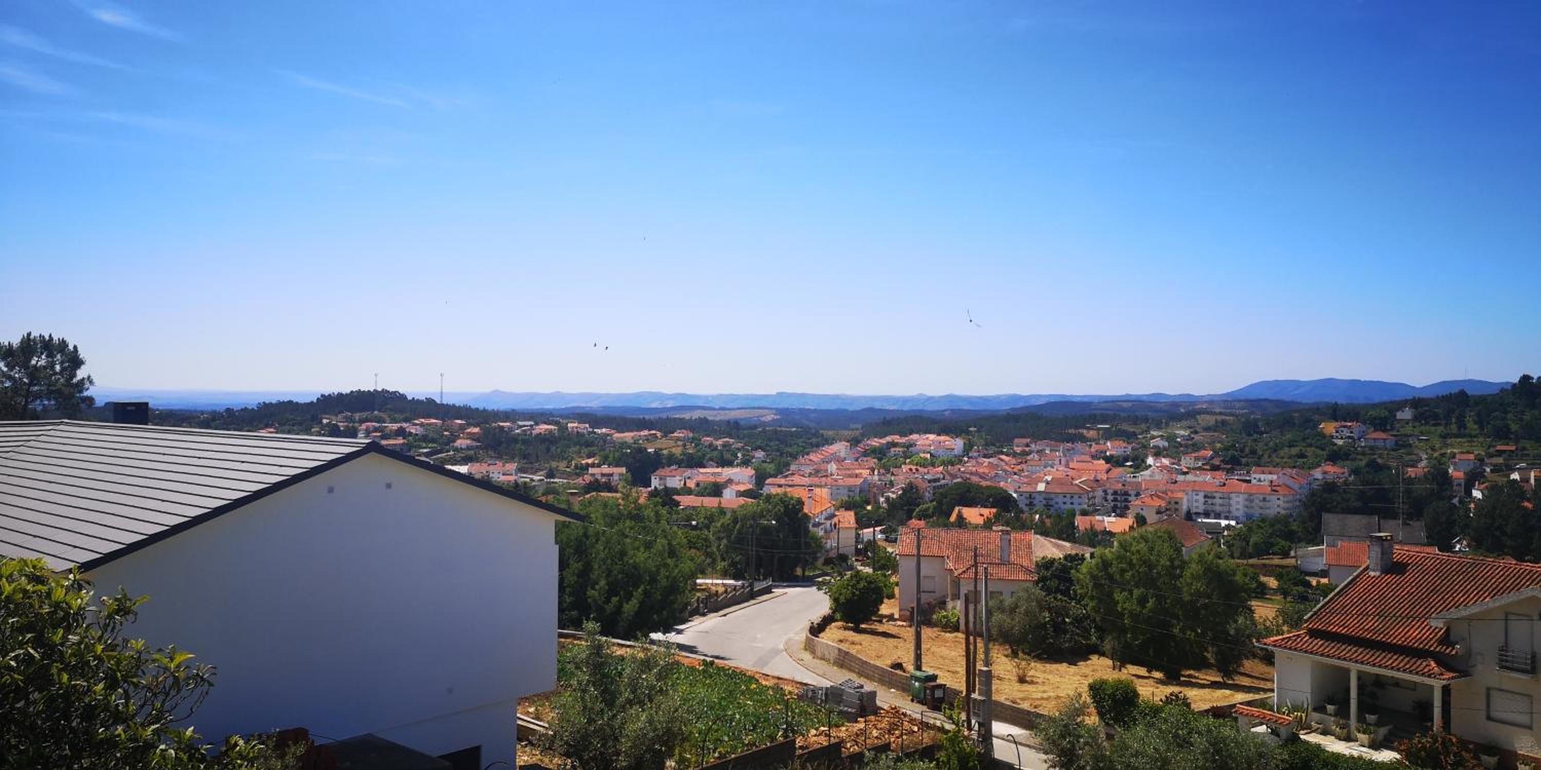 Two-Bedroom Apartment with Mountain View photo 3