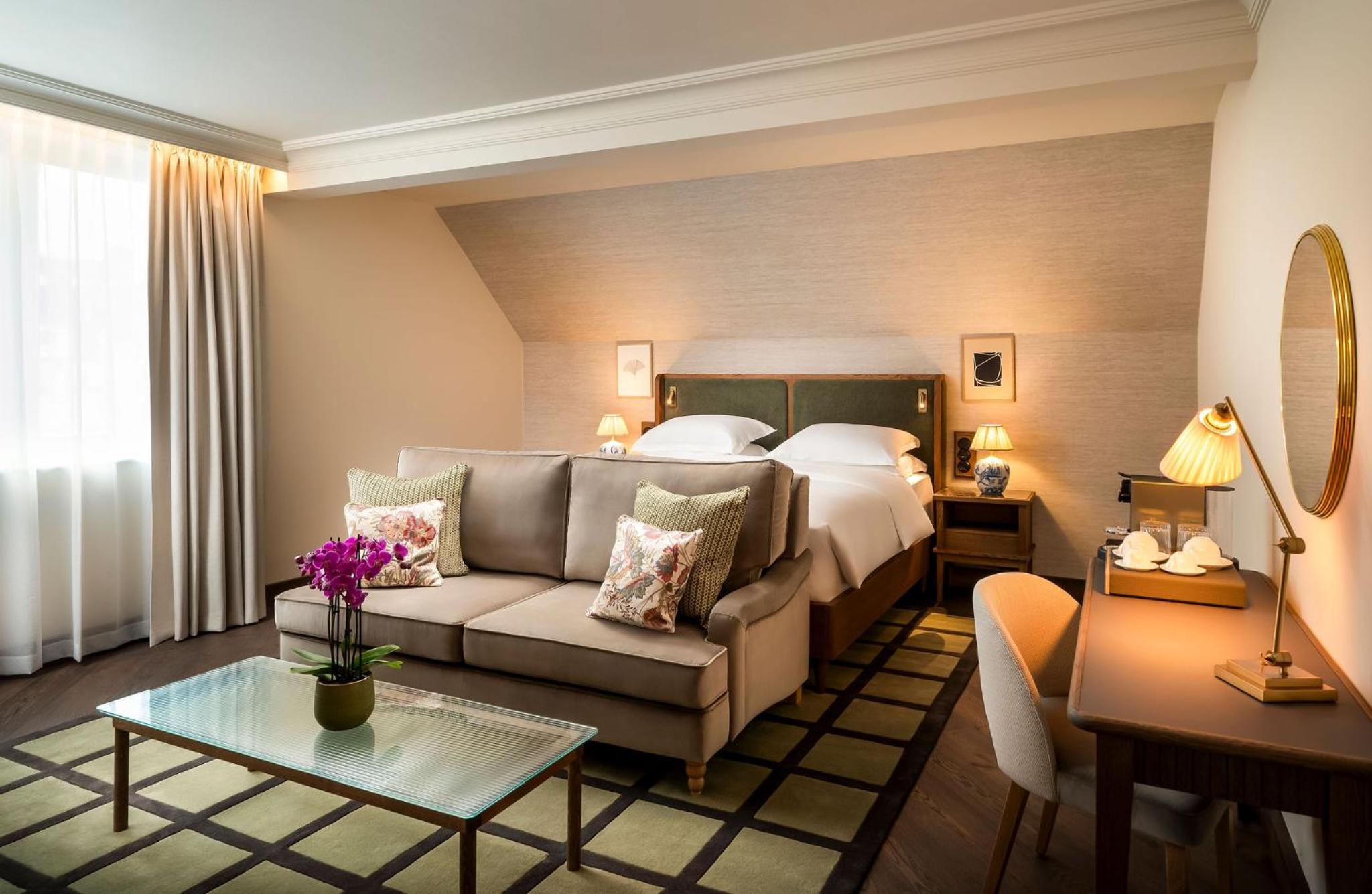 Deluxe Junior King Suite