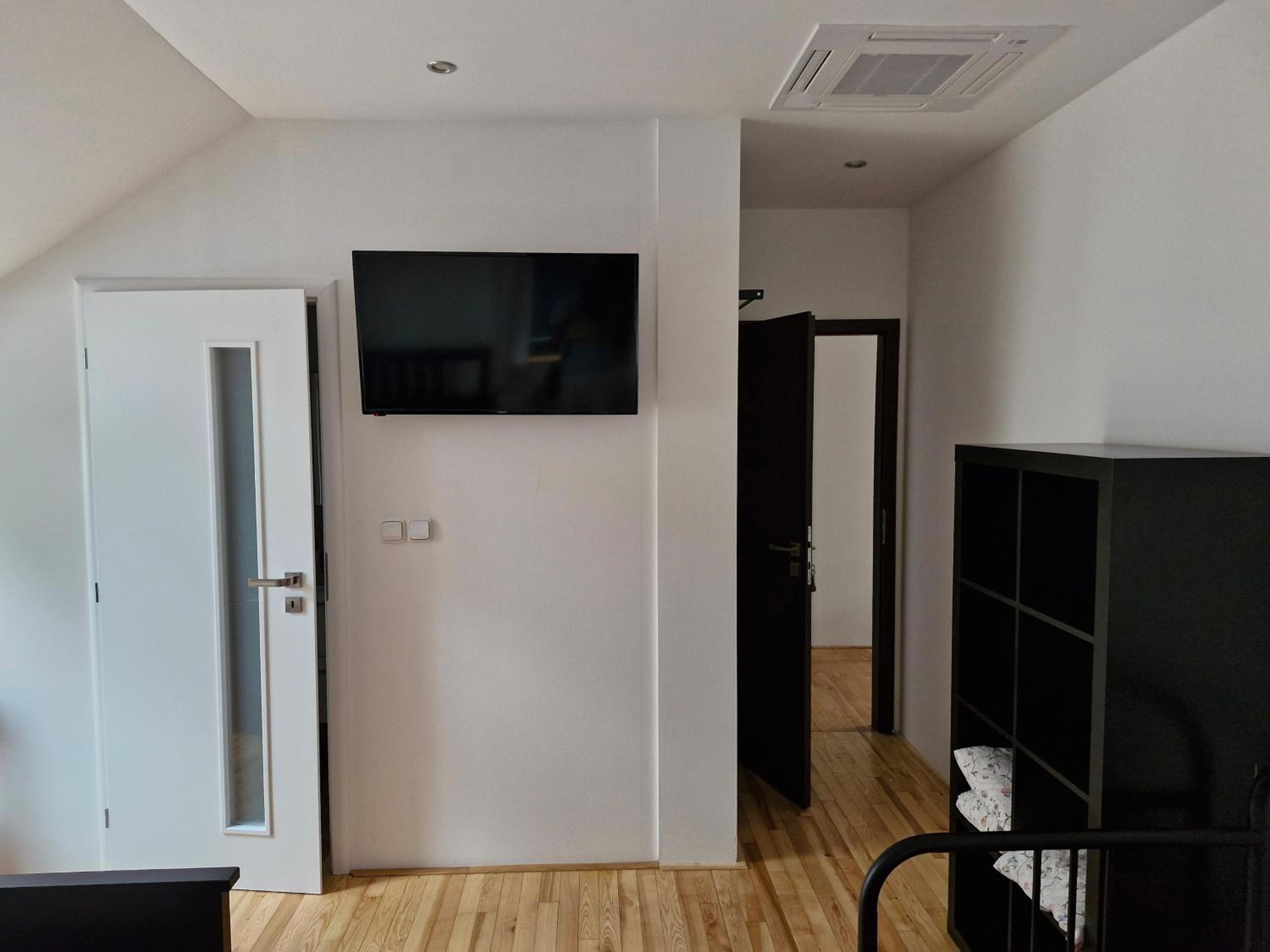 Quadruple Room with Private Bathroom photo 2