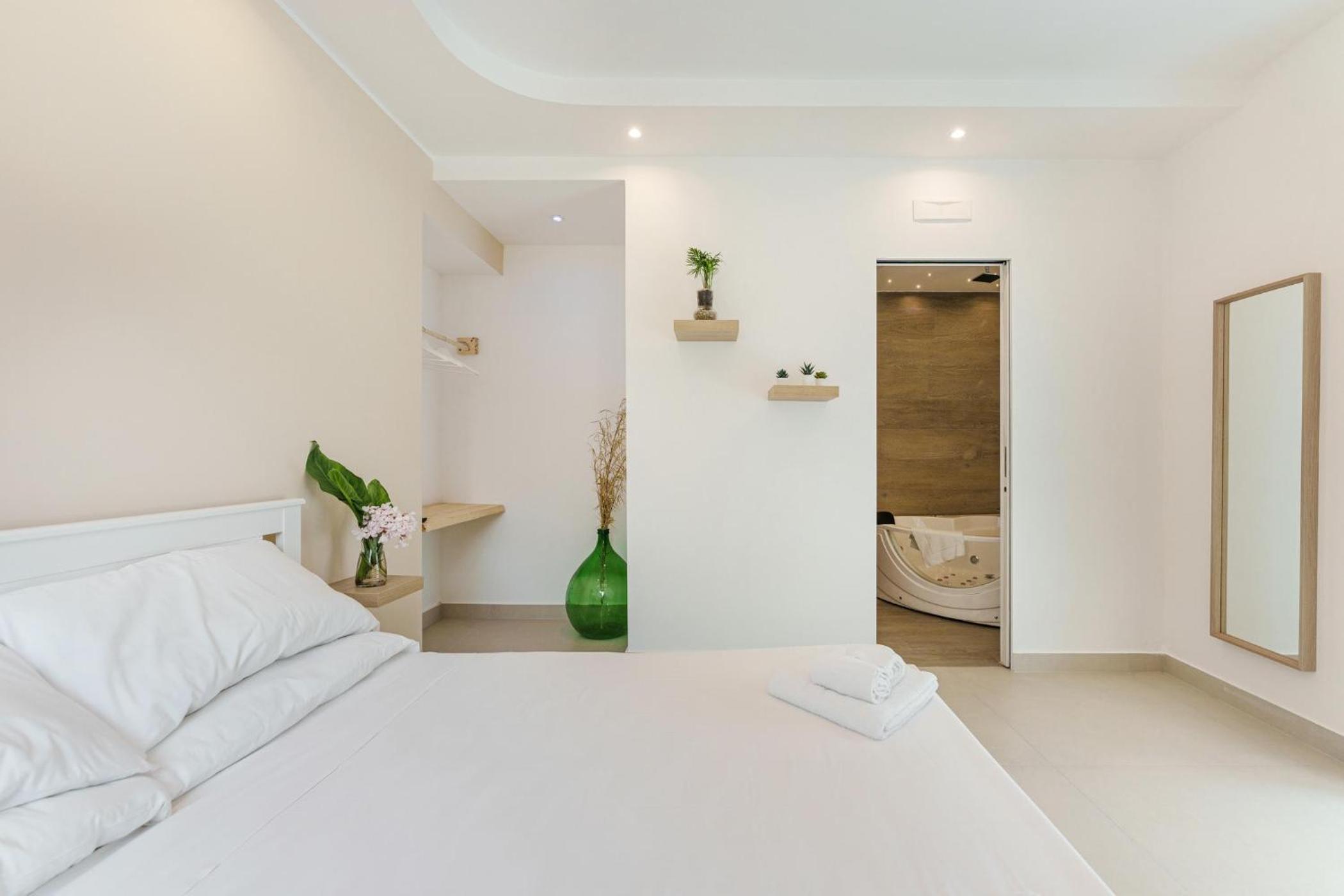 Queen Room with Spa Bath