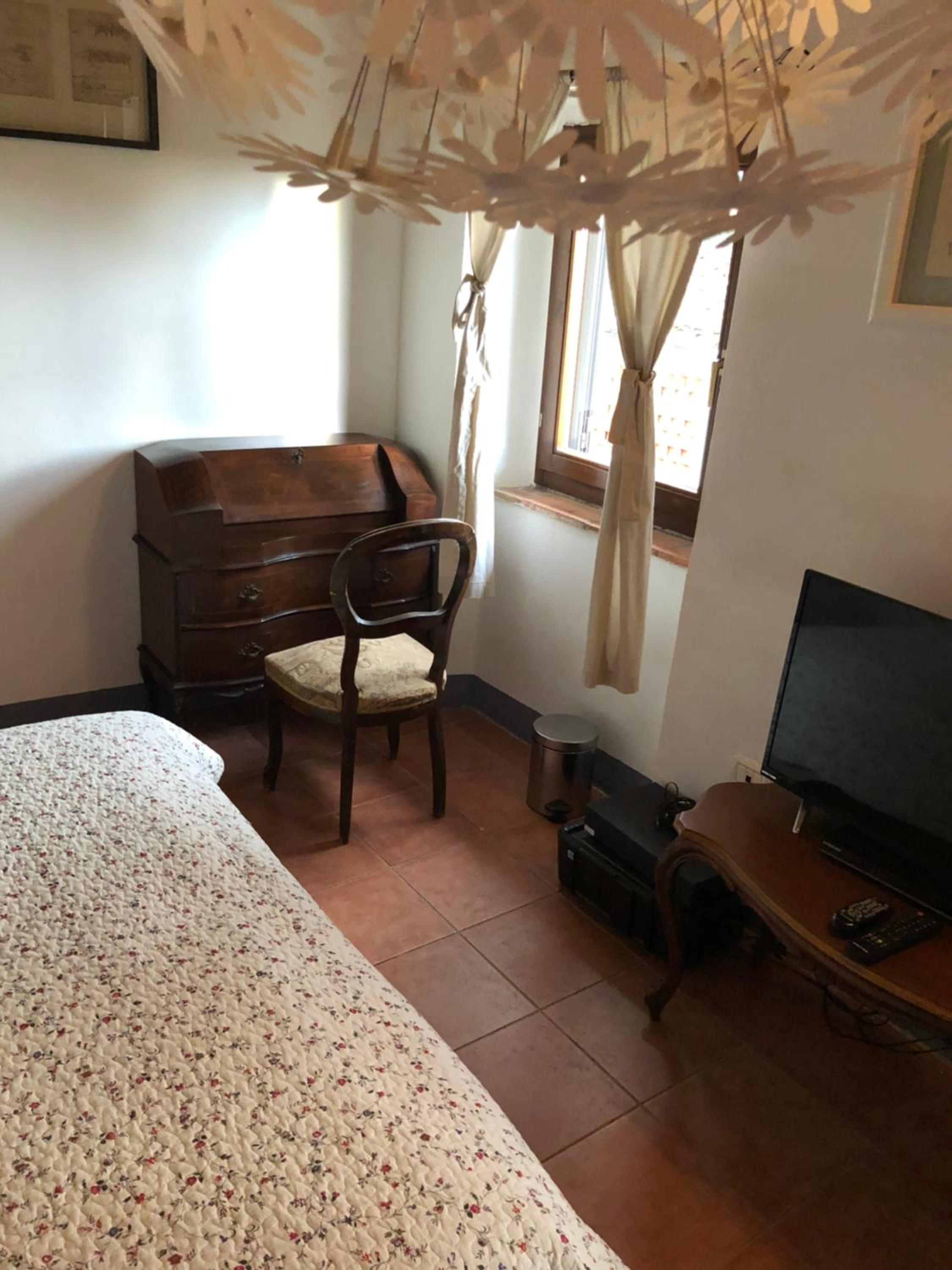 Five-Bedroom House photo 1