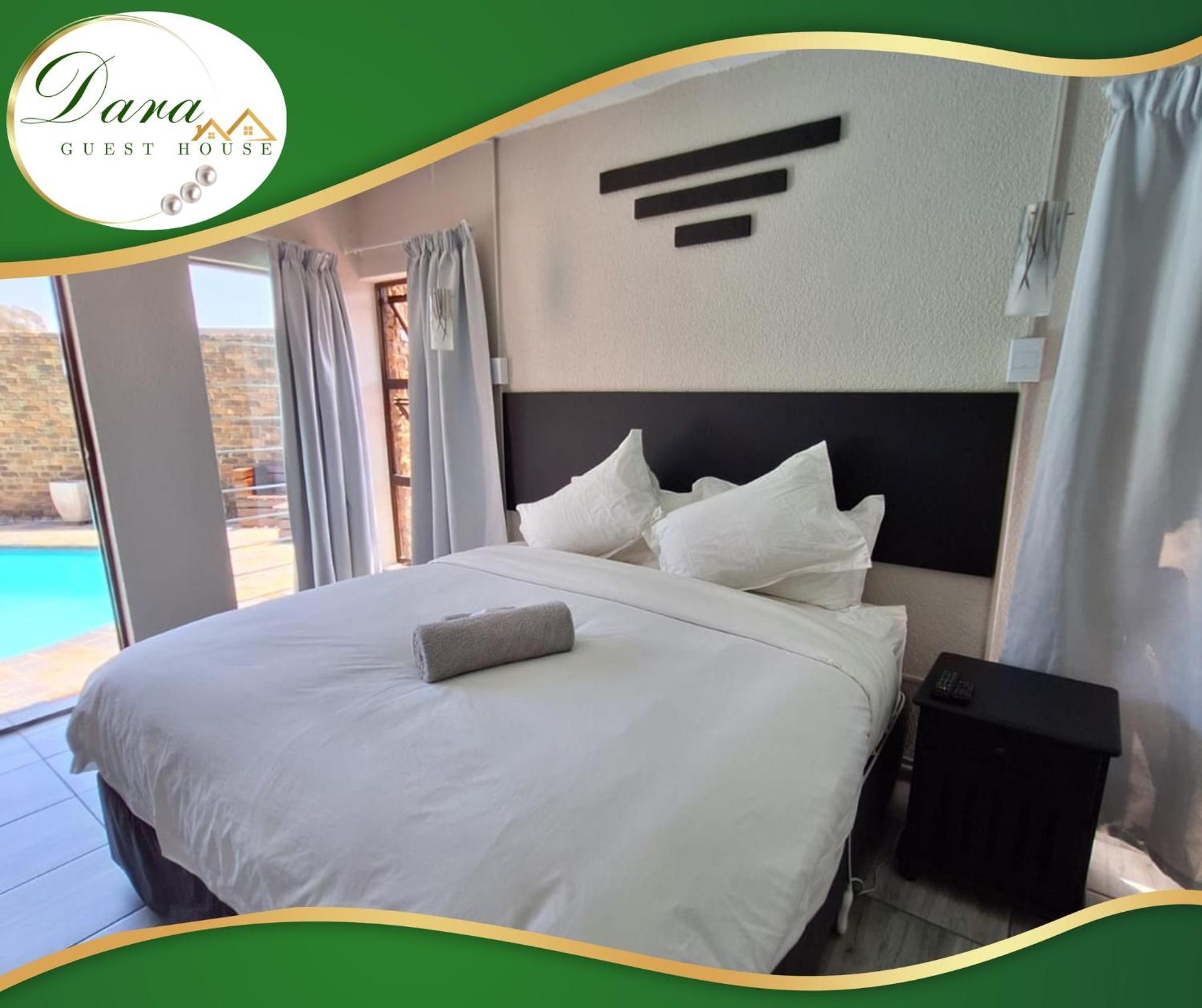 Double Room with Pool View photo 2
