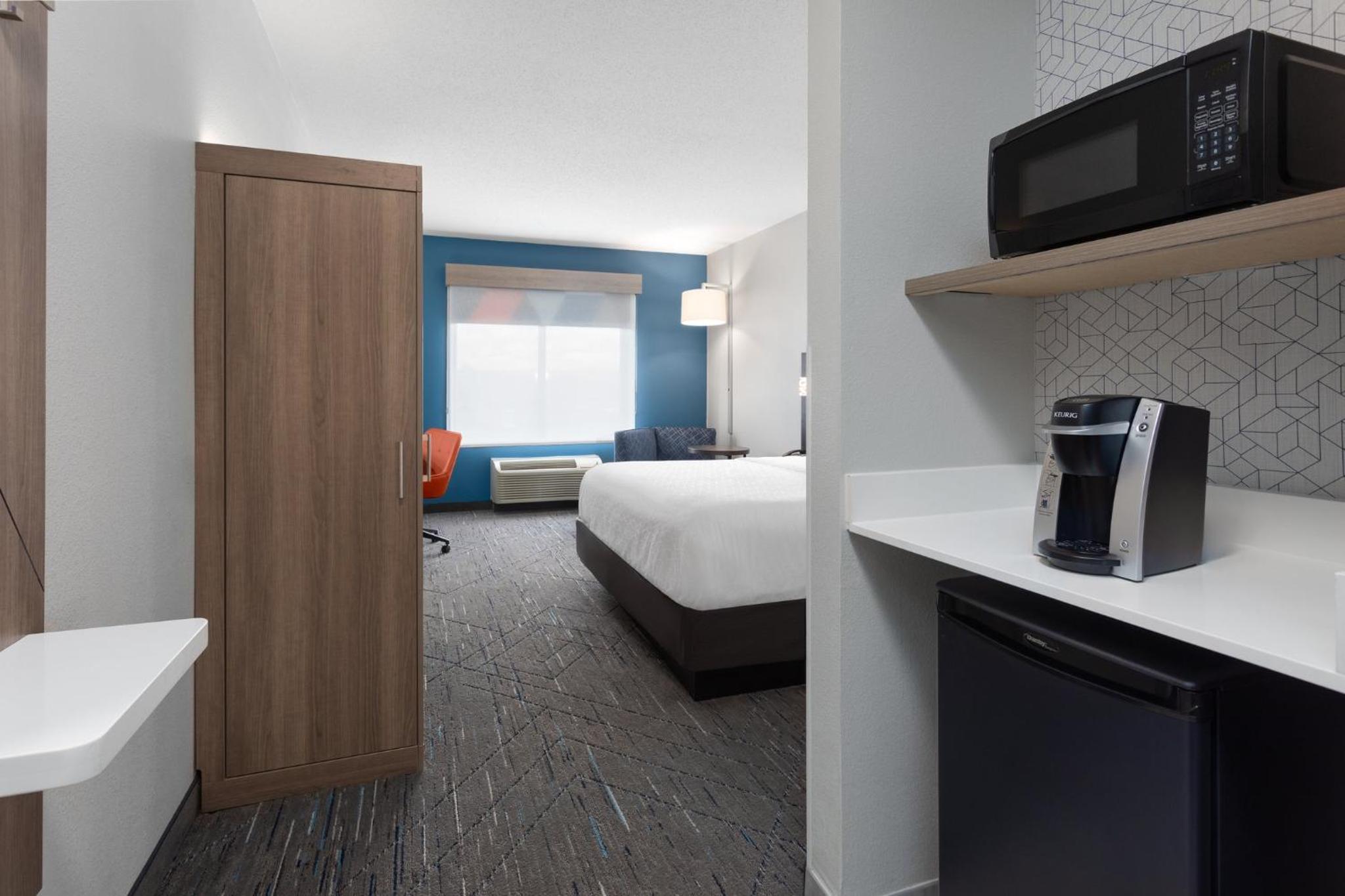 Standard King Room - Photo 3