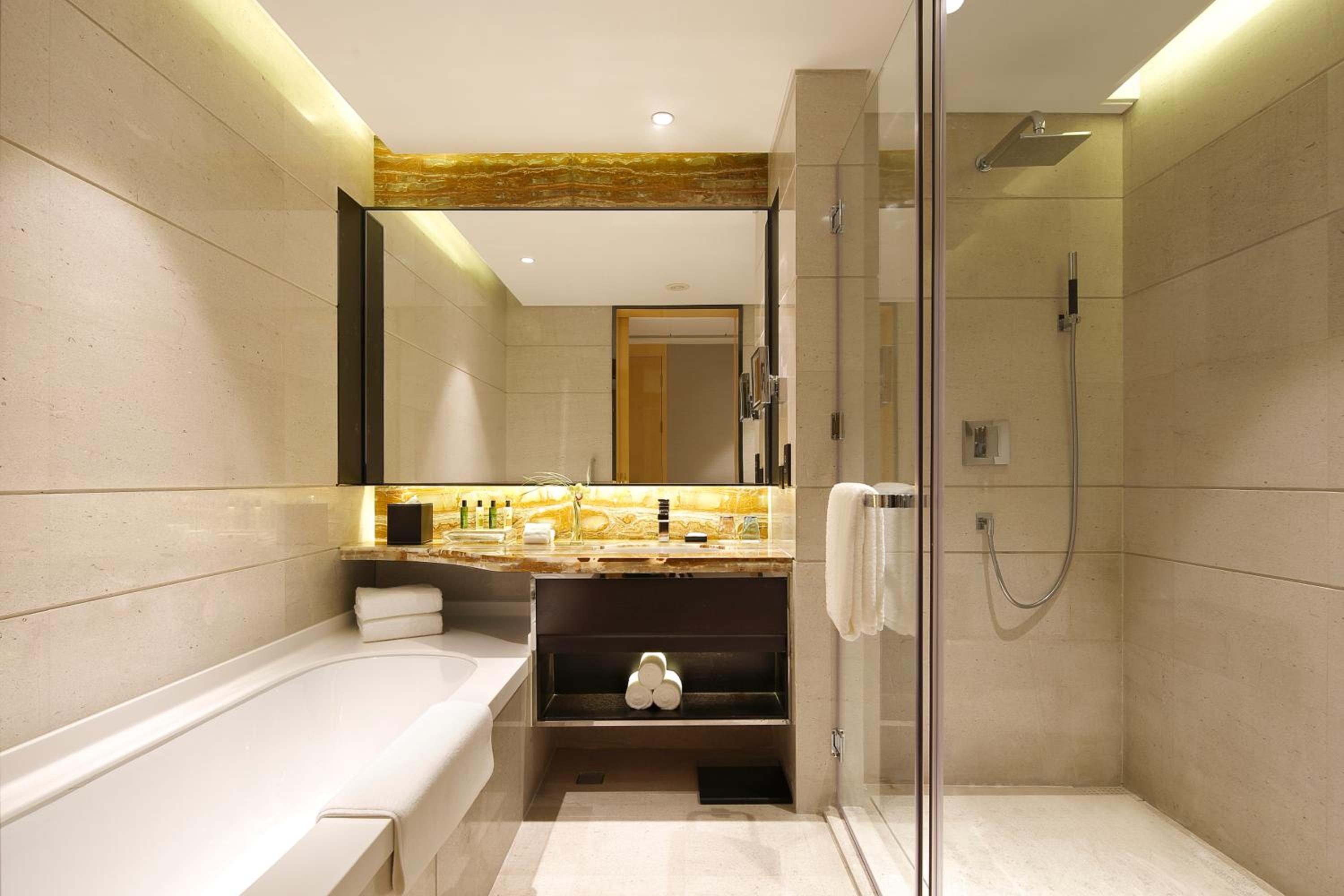 Standard King Room with City View