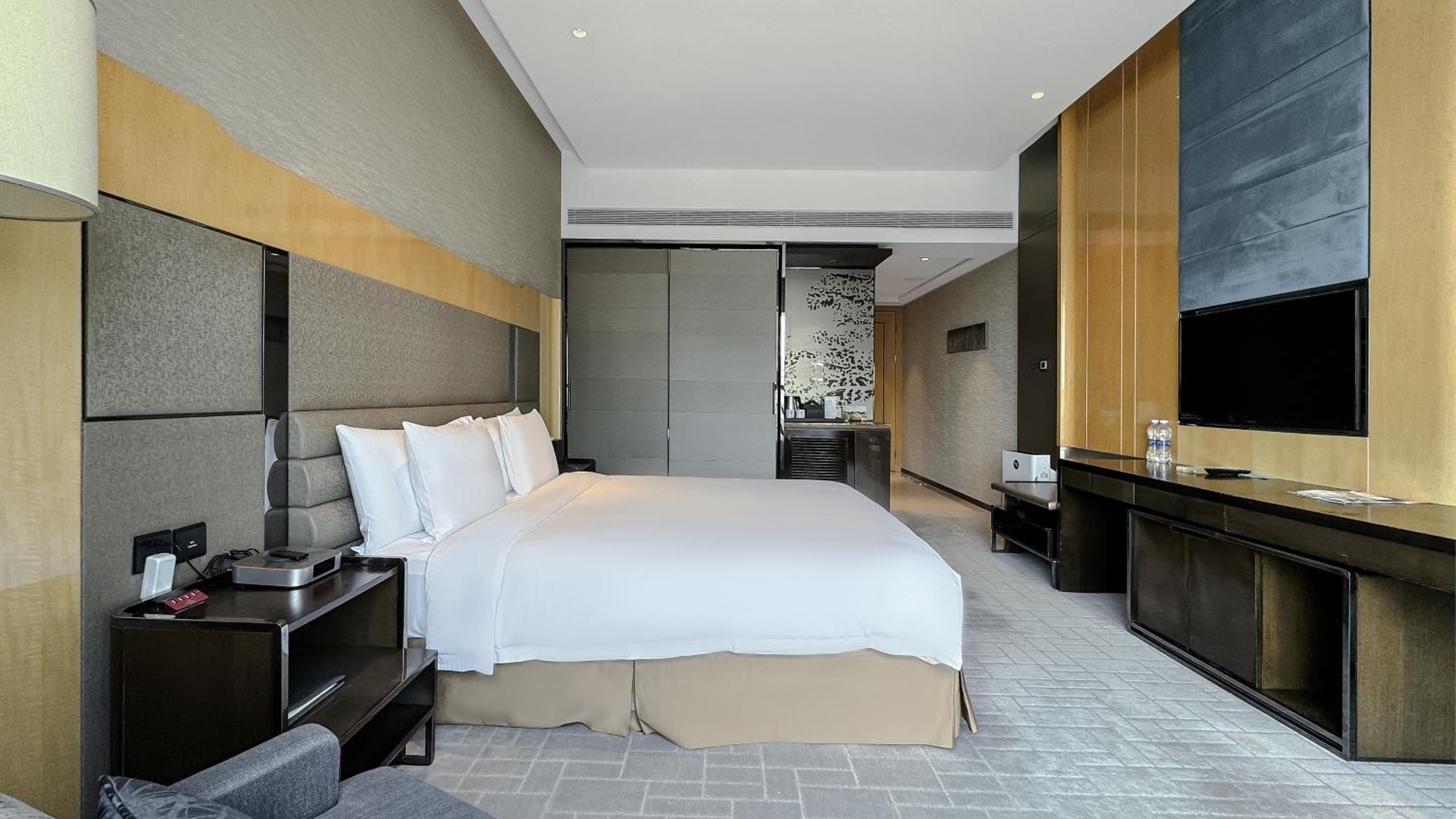 Standard Twin Room with City View