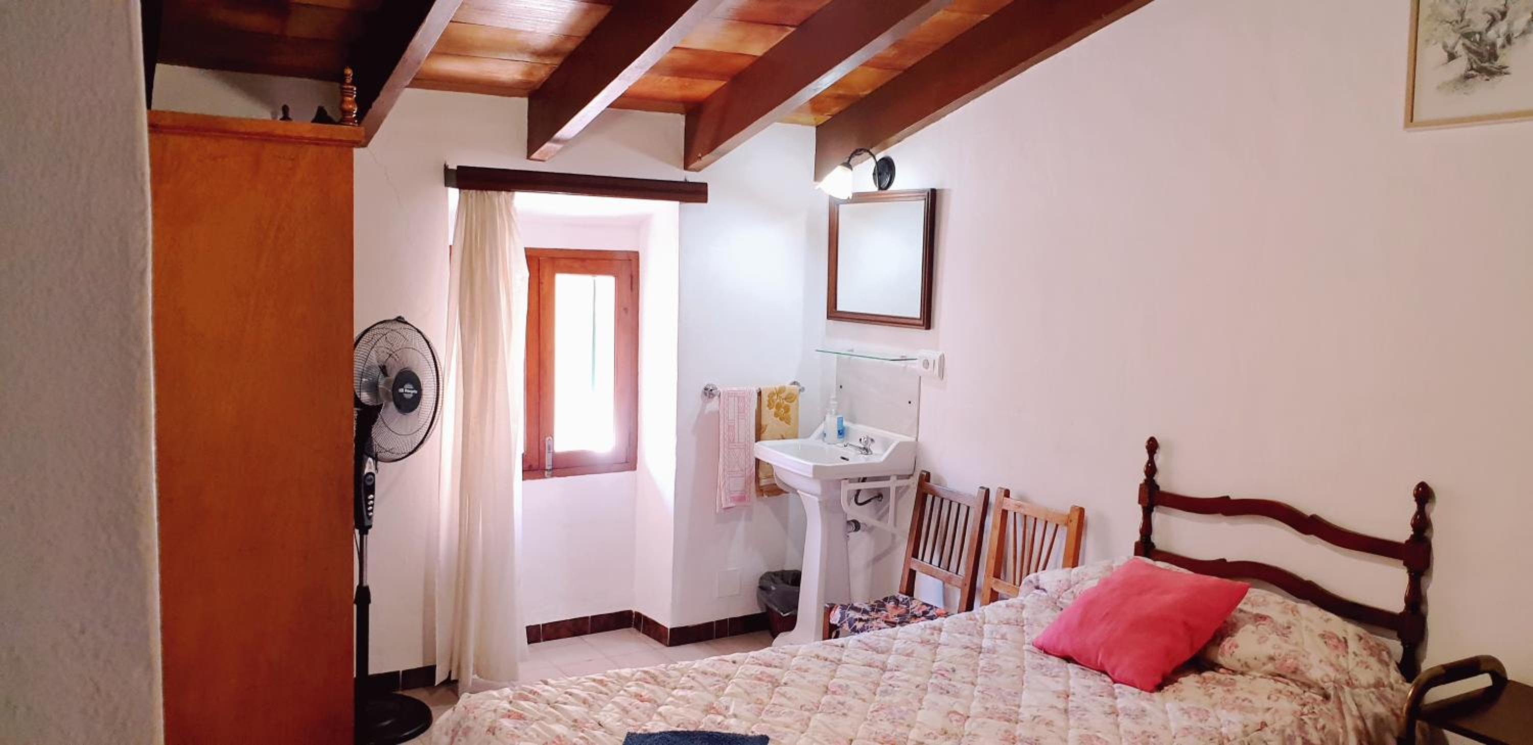 Twin Room with Shared Bathroom photo 3