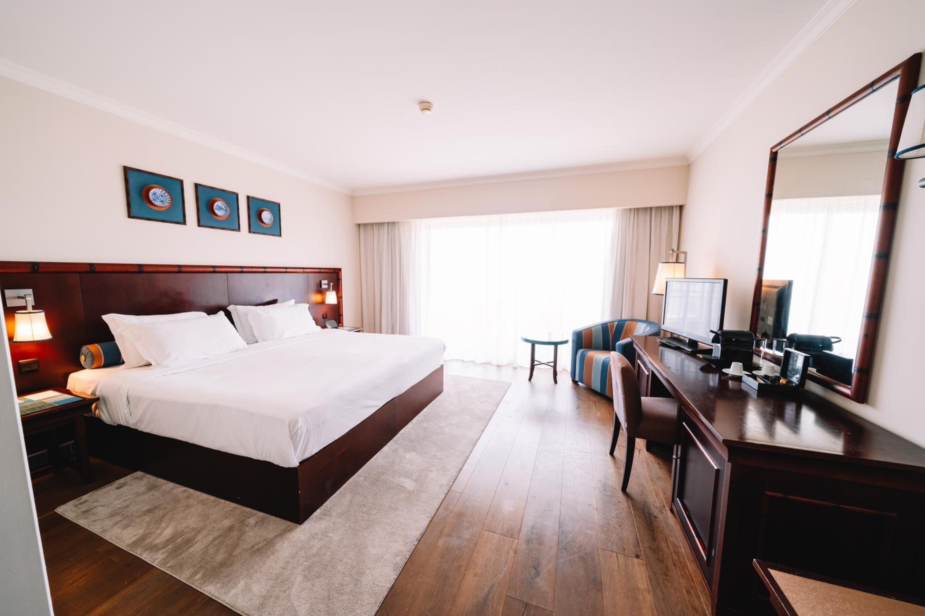 Double/Twin Room with Resort View - Photo 1