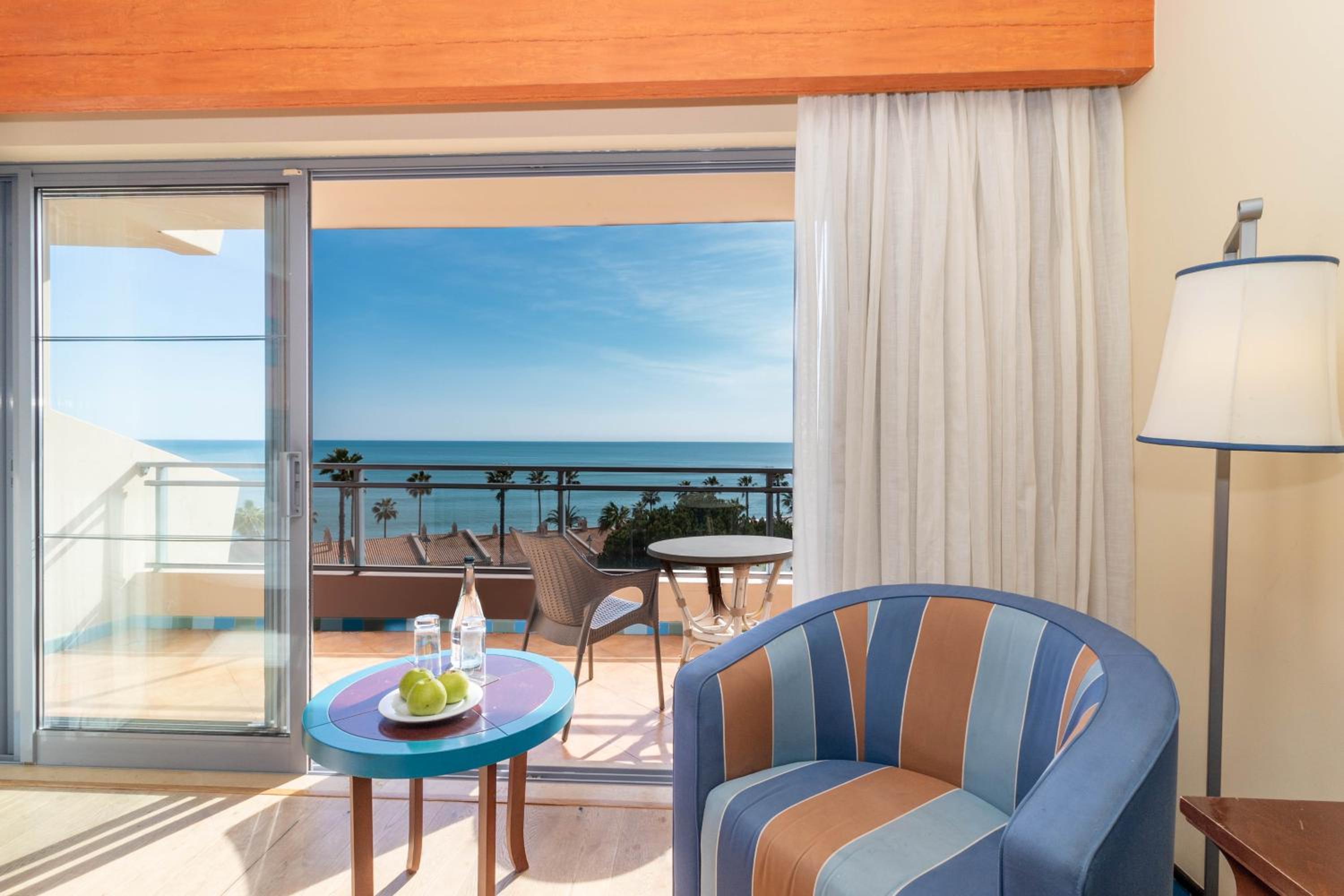 Double or Twin Room with Sea View - Photo 2