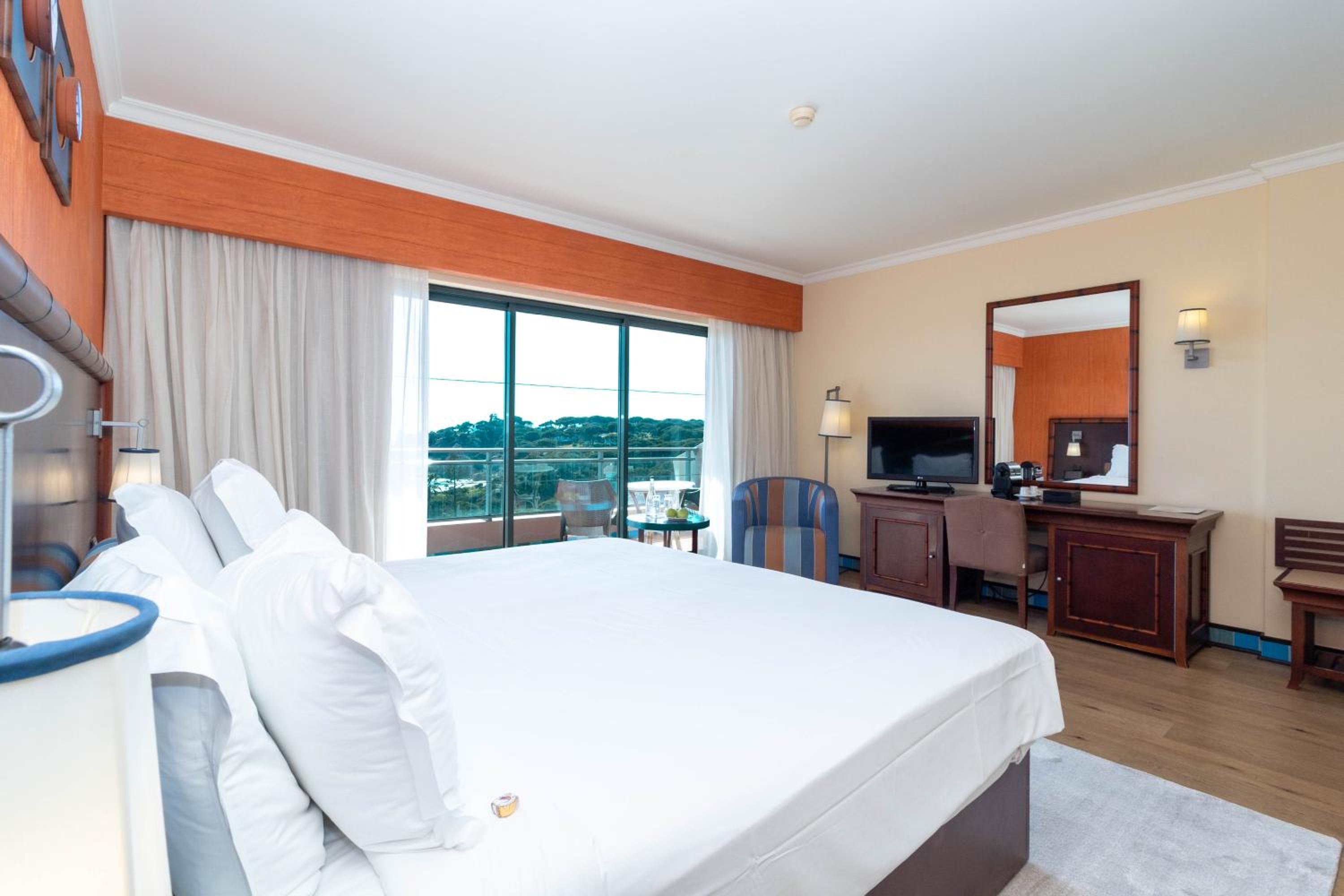 Double or Twin Room with Sea View - Photo 9