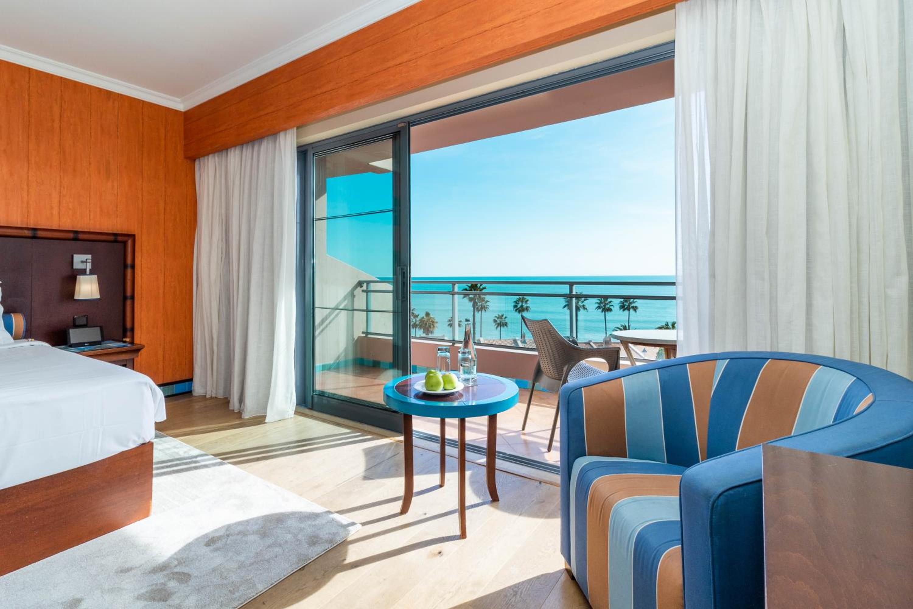 Double or Twin Room with Sea View - Photo 3