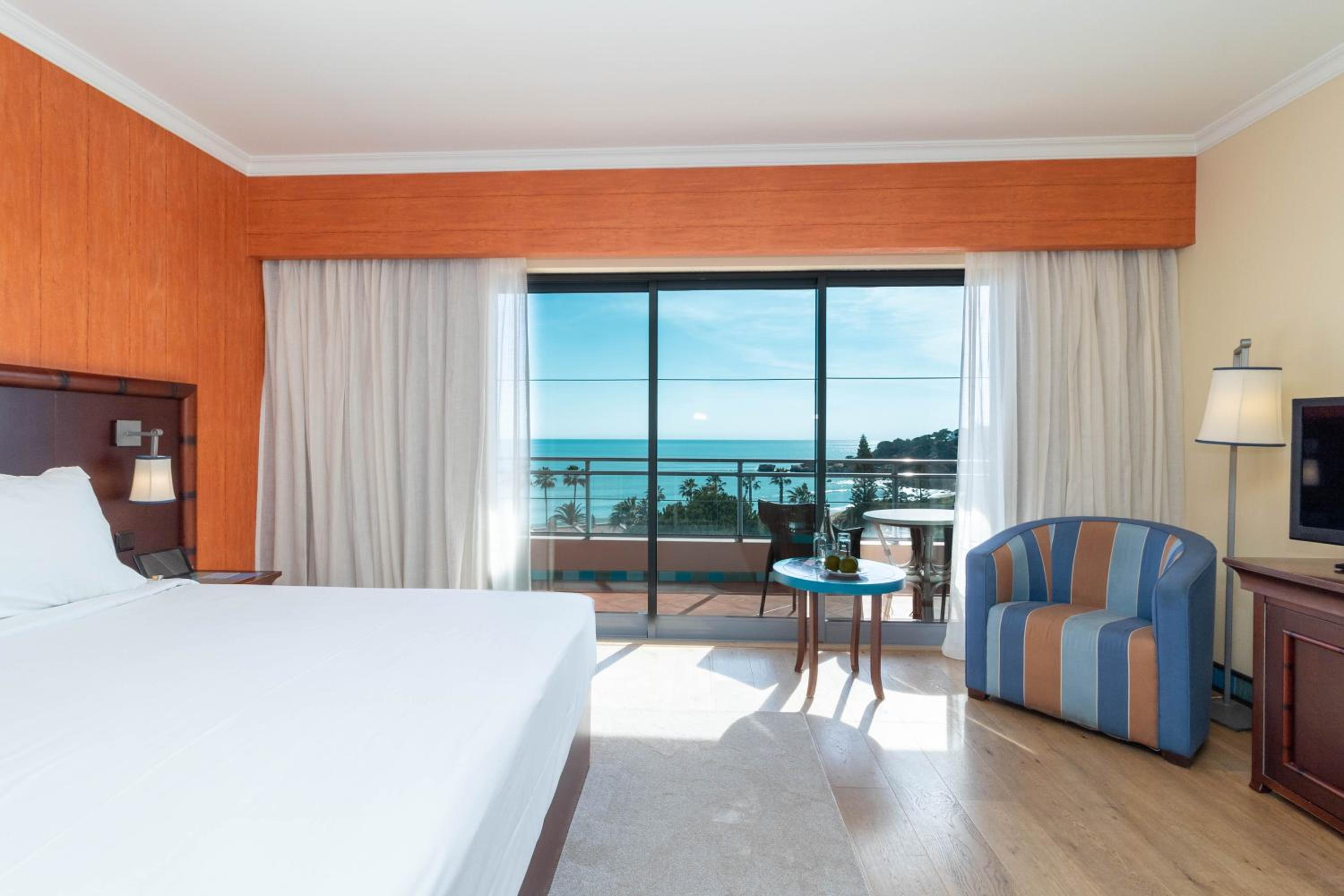 Double or Twin Room with Sea View - Photo 11