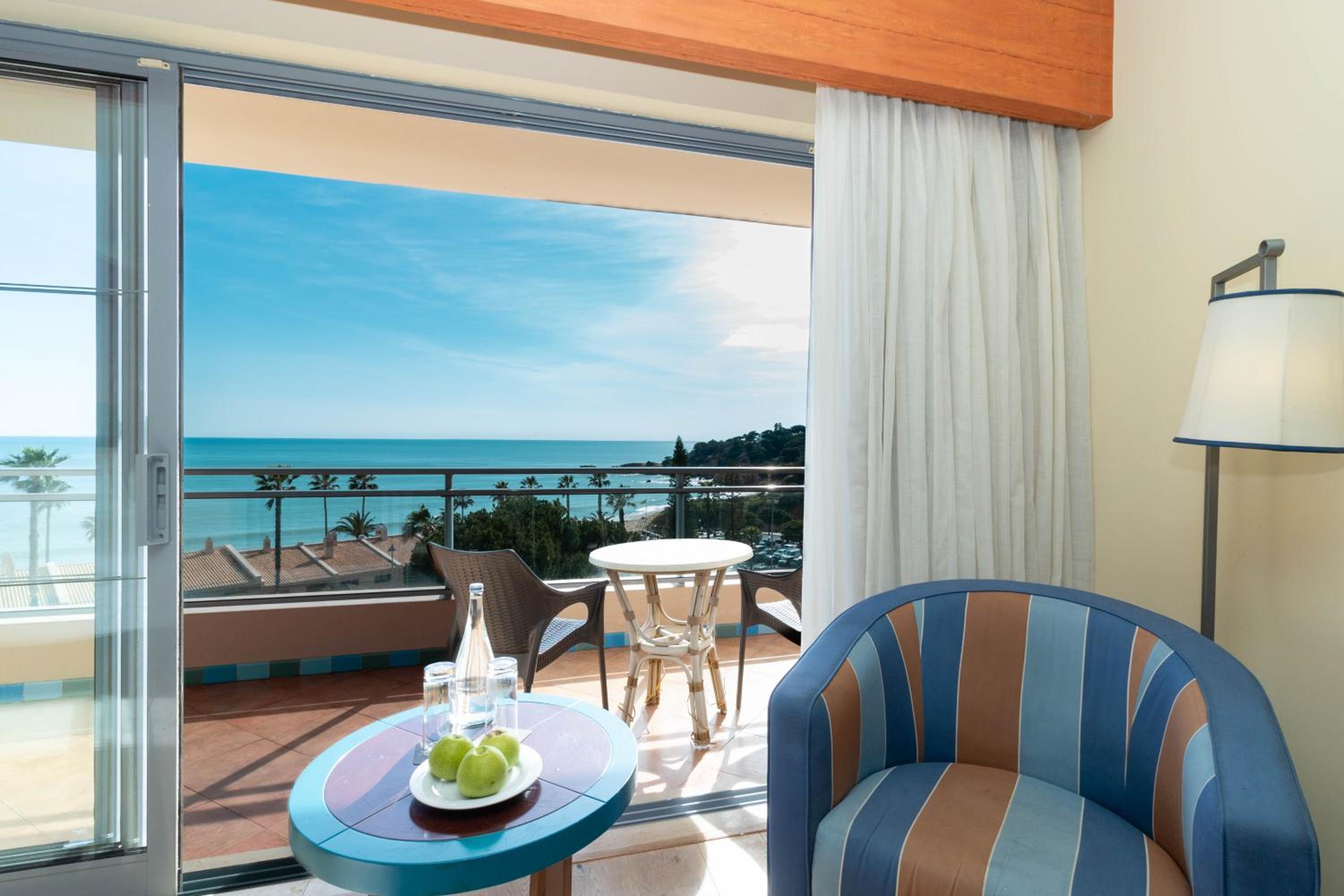 Double or Twin Room with Sea View - Photo 12