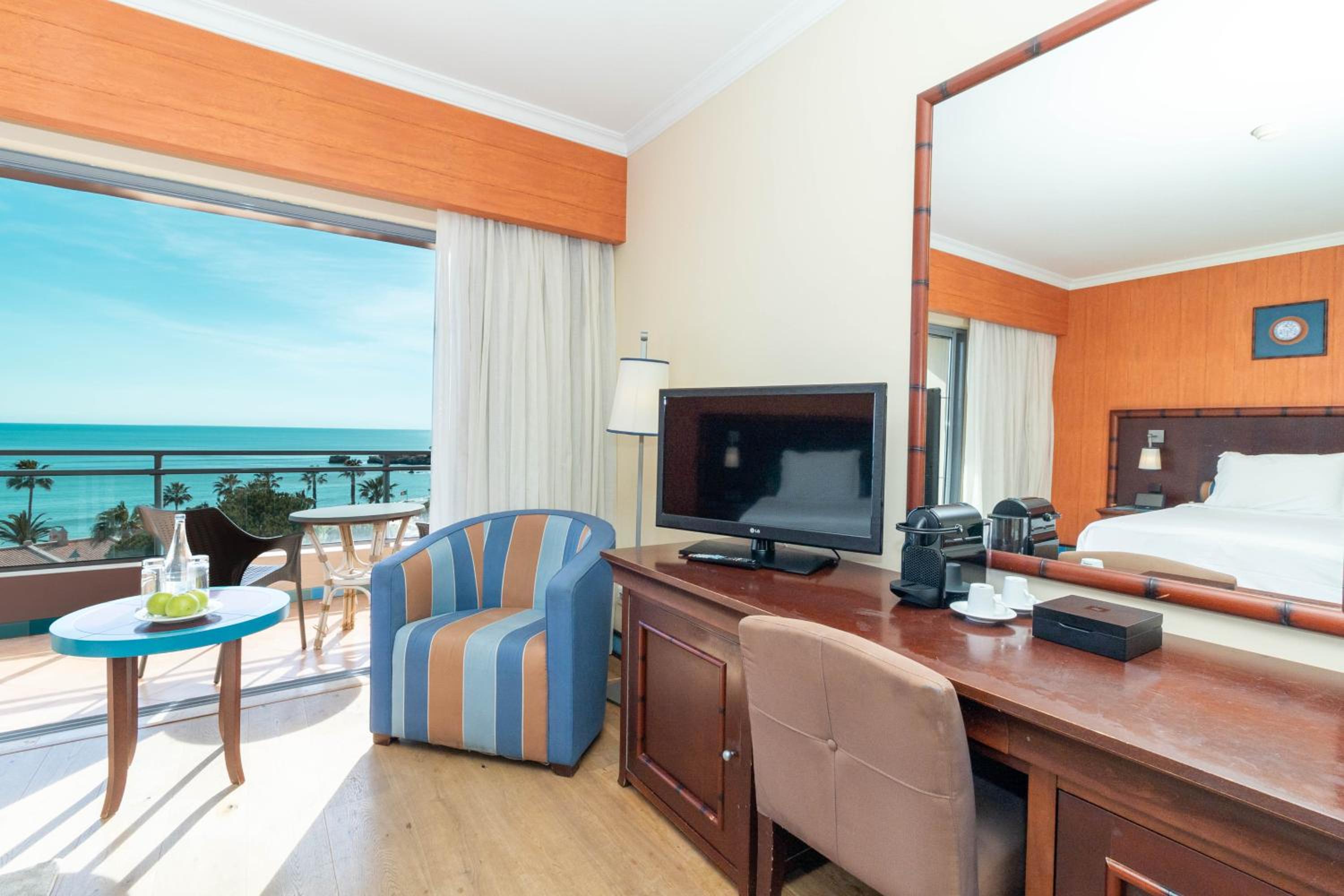 Double or Twin Room with Sea View - Photo 5