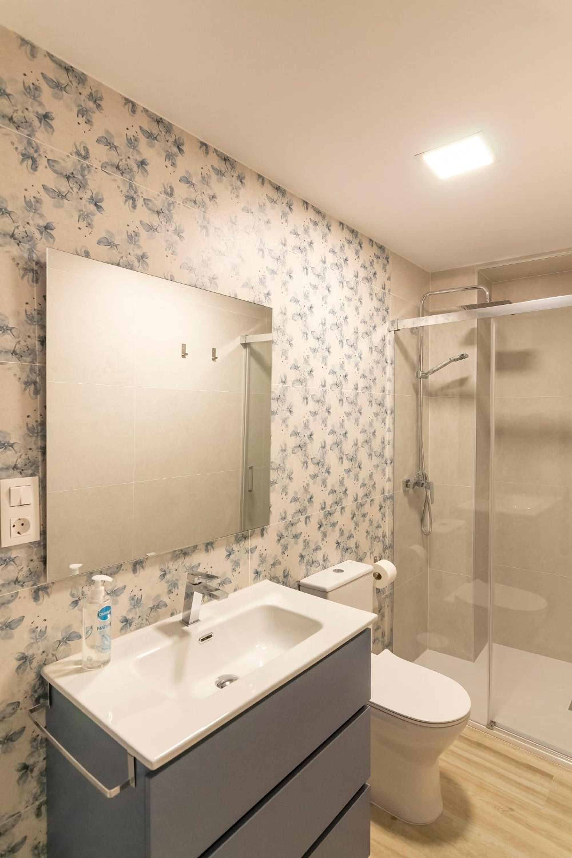 Deluxe Double Room with Balcony photo 2