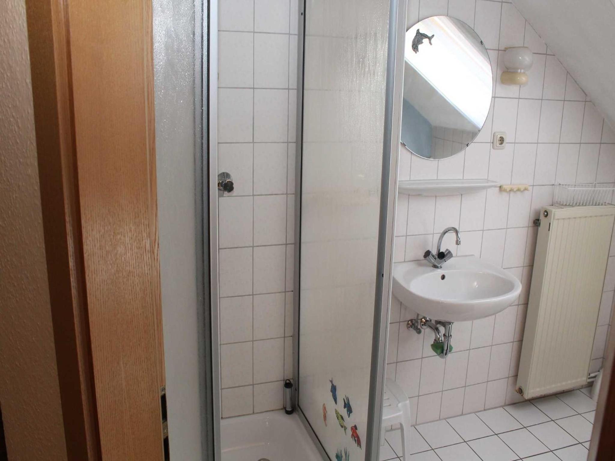 Two-Bedroom Apartment with Shower  photo 3