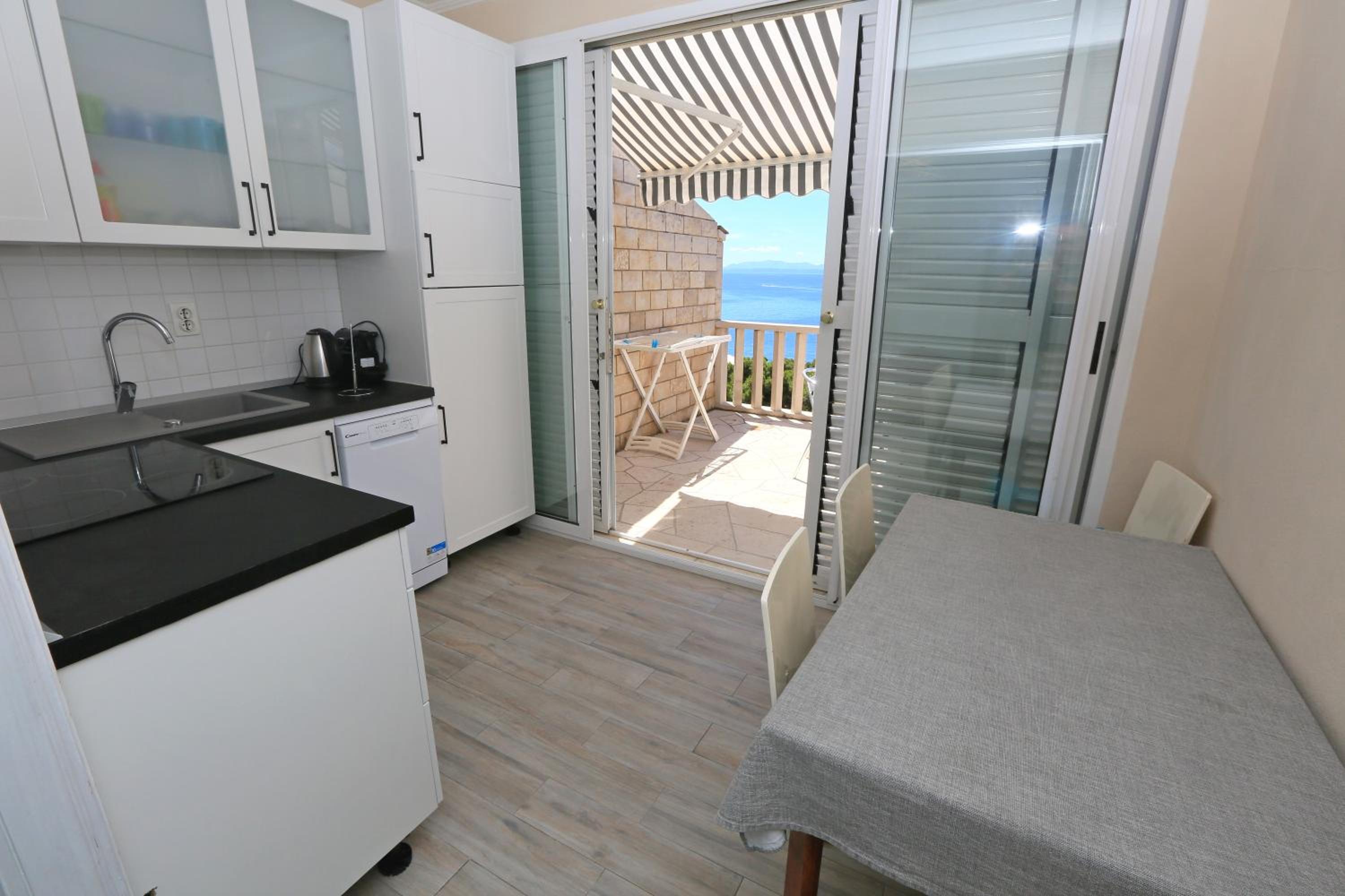 Two-Bedroom Apartment with Terrace and Sea View photo 2
