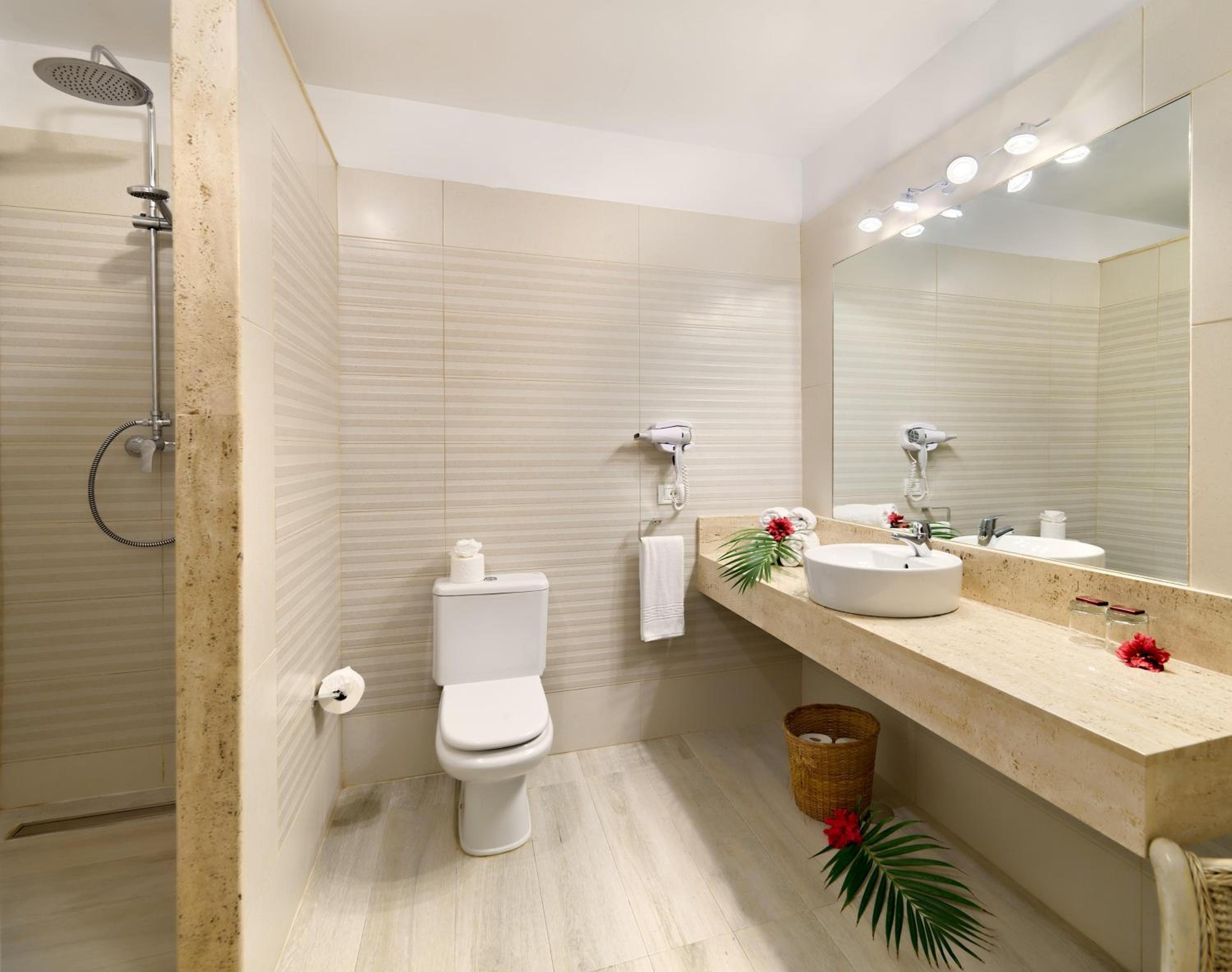 Suite de un dormitorio con vista al campo de golf.