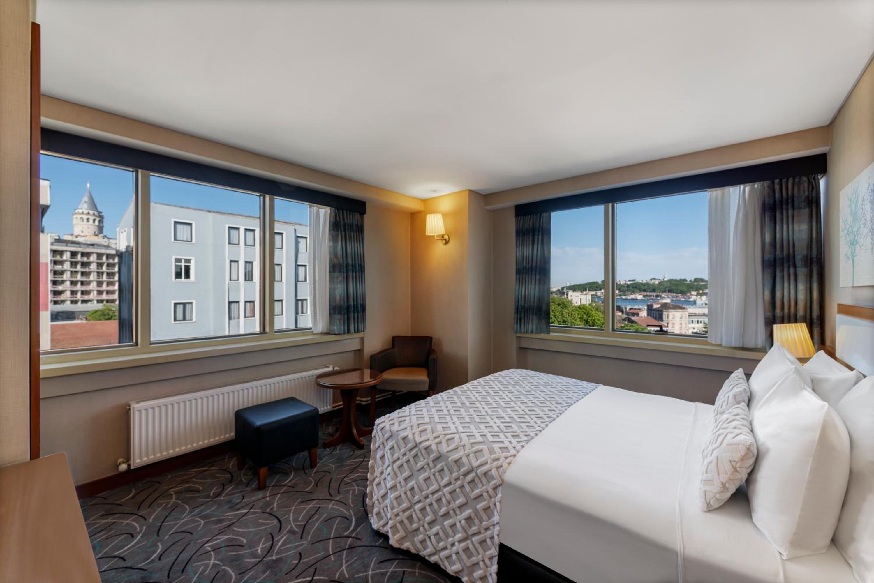 Double or Twin Room with City View photo 3
