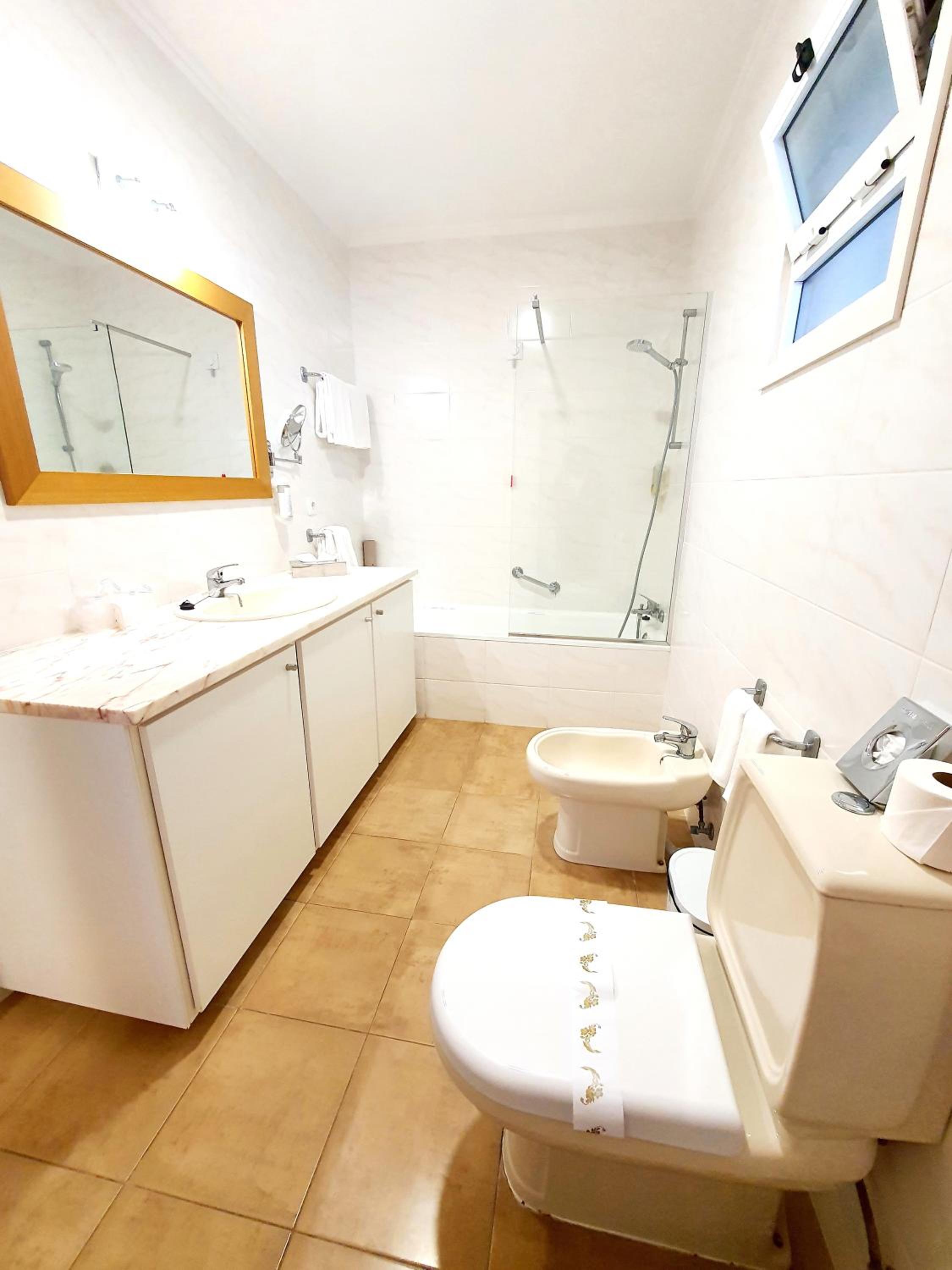Premium Two-Bedroom Apartment with Partial Ocean View photo 3