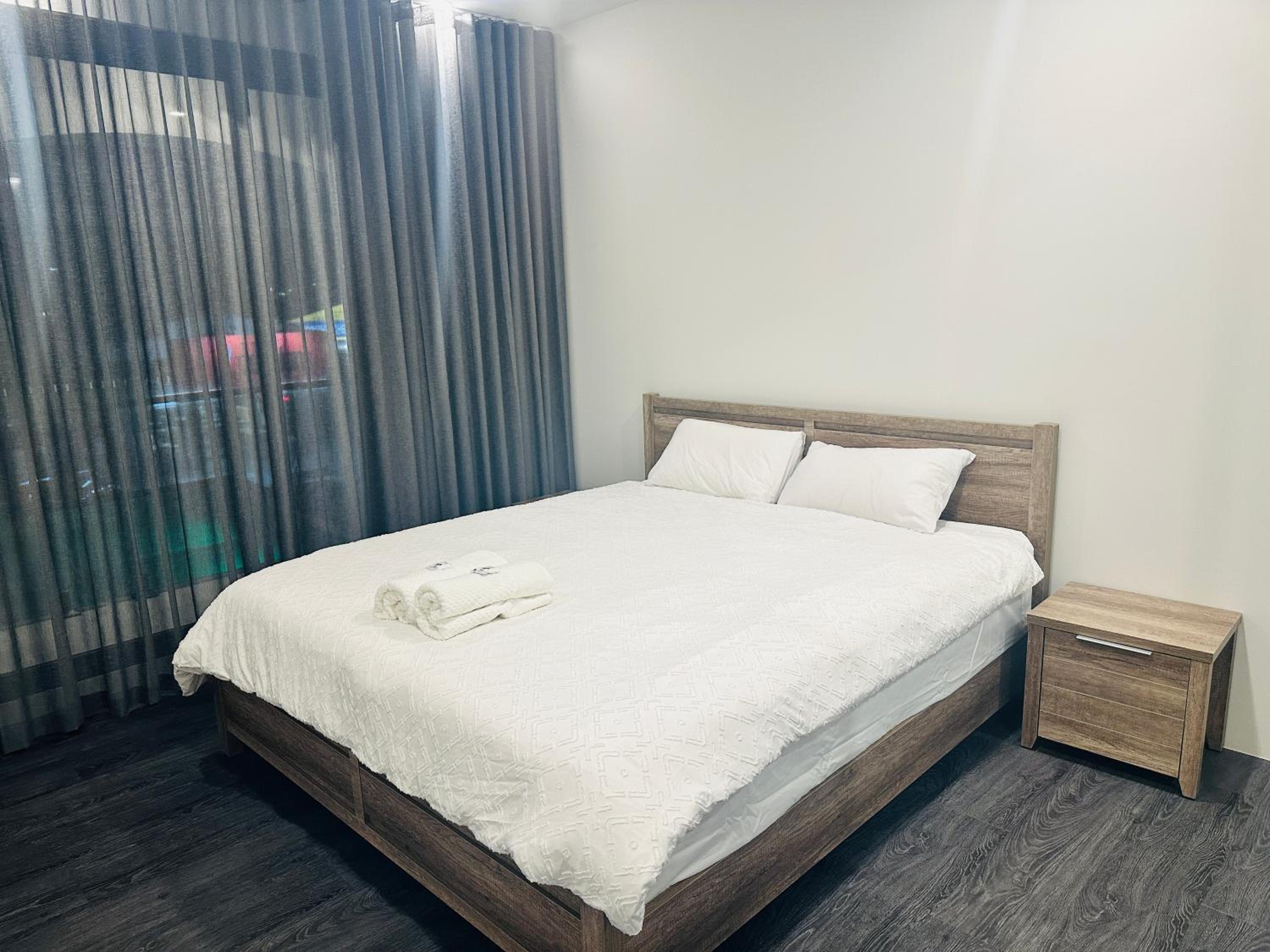 Deluxe One-Bedroom Apartment