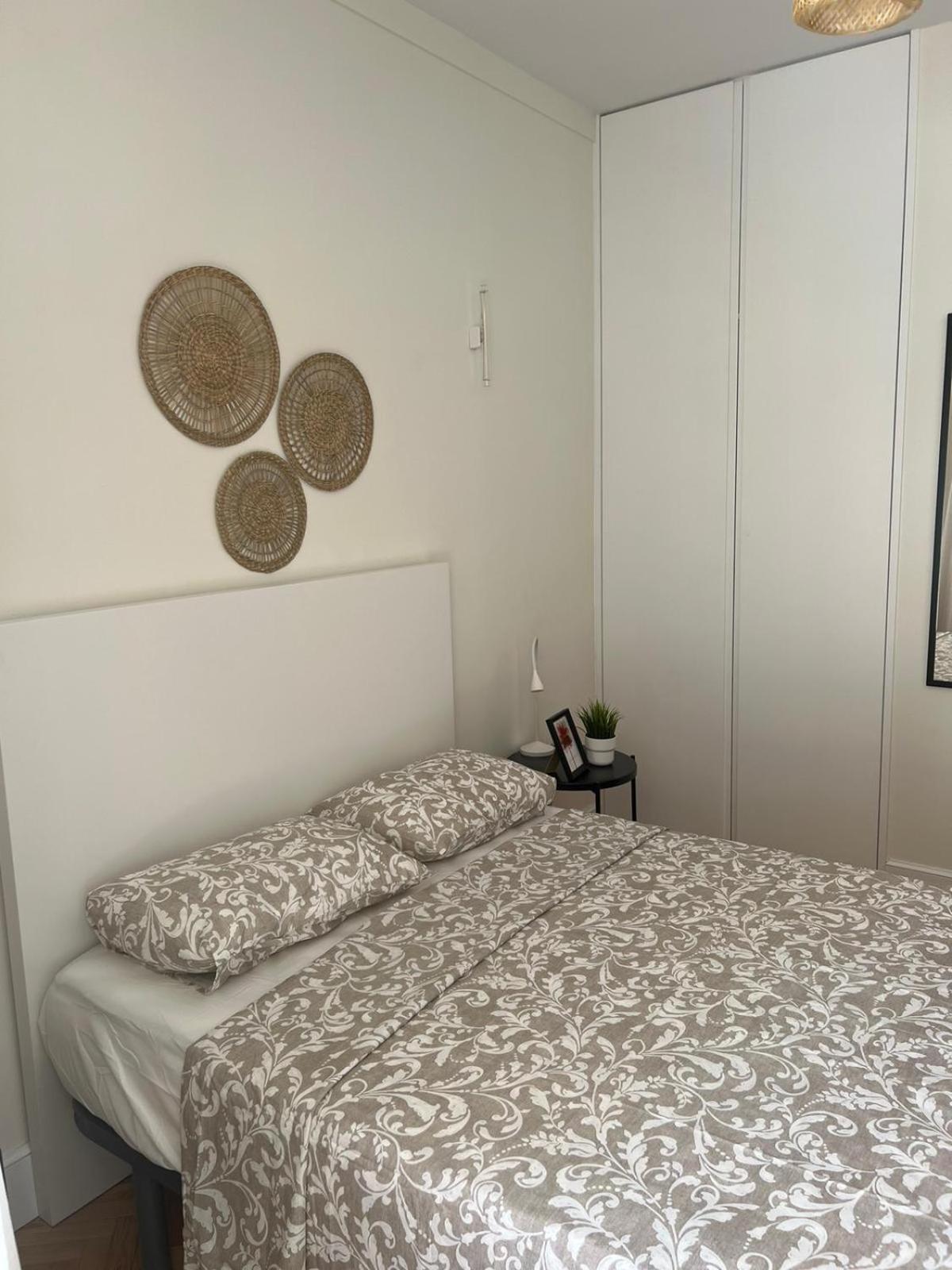 Double Room with Shared Bathroom photo 2