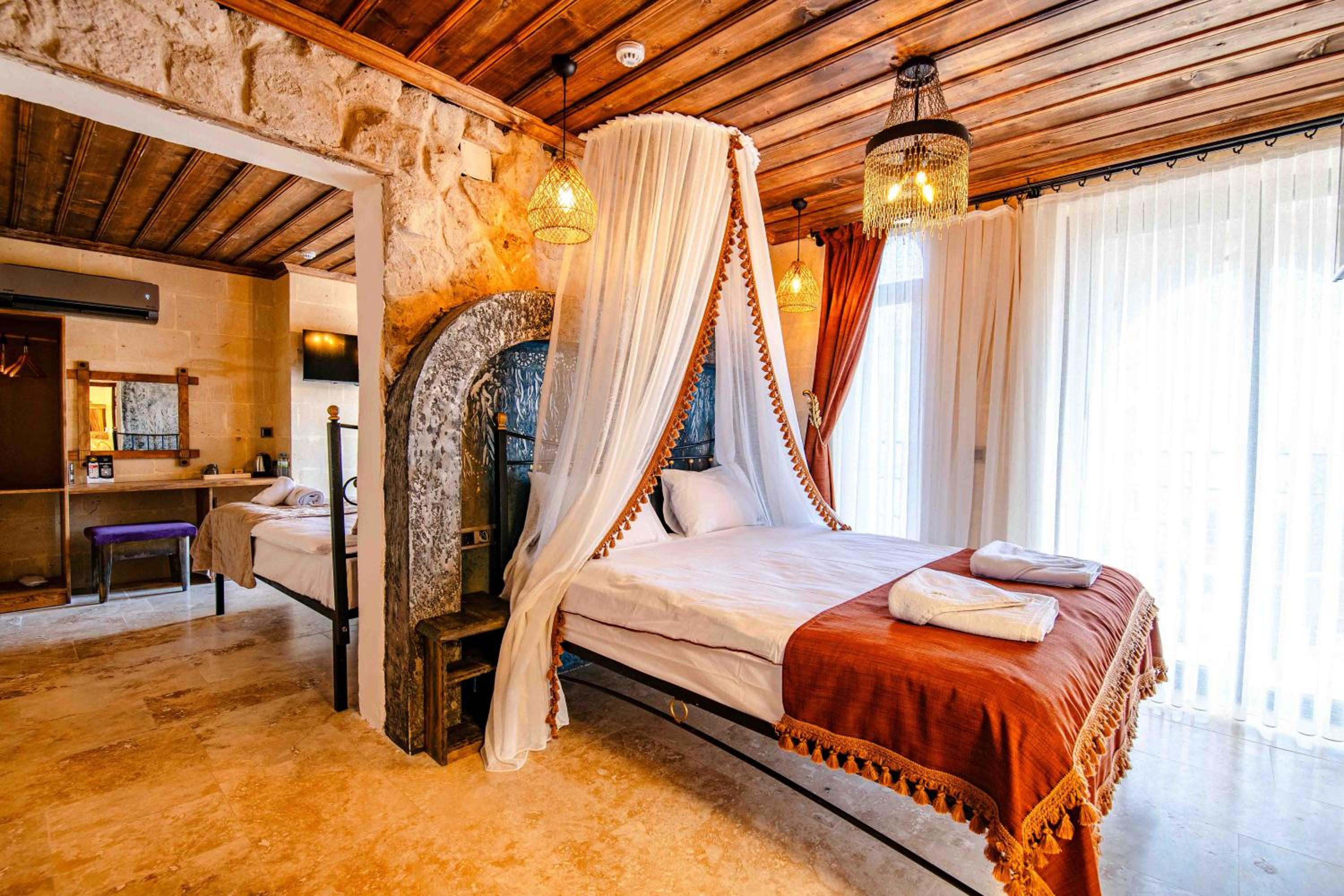 Family Two-Bedroom Suite with Jacuzzi photo 1