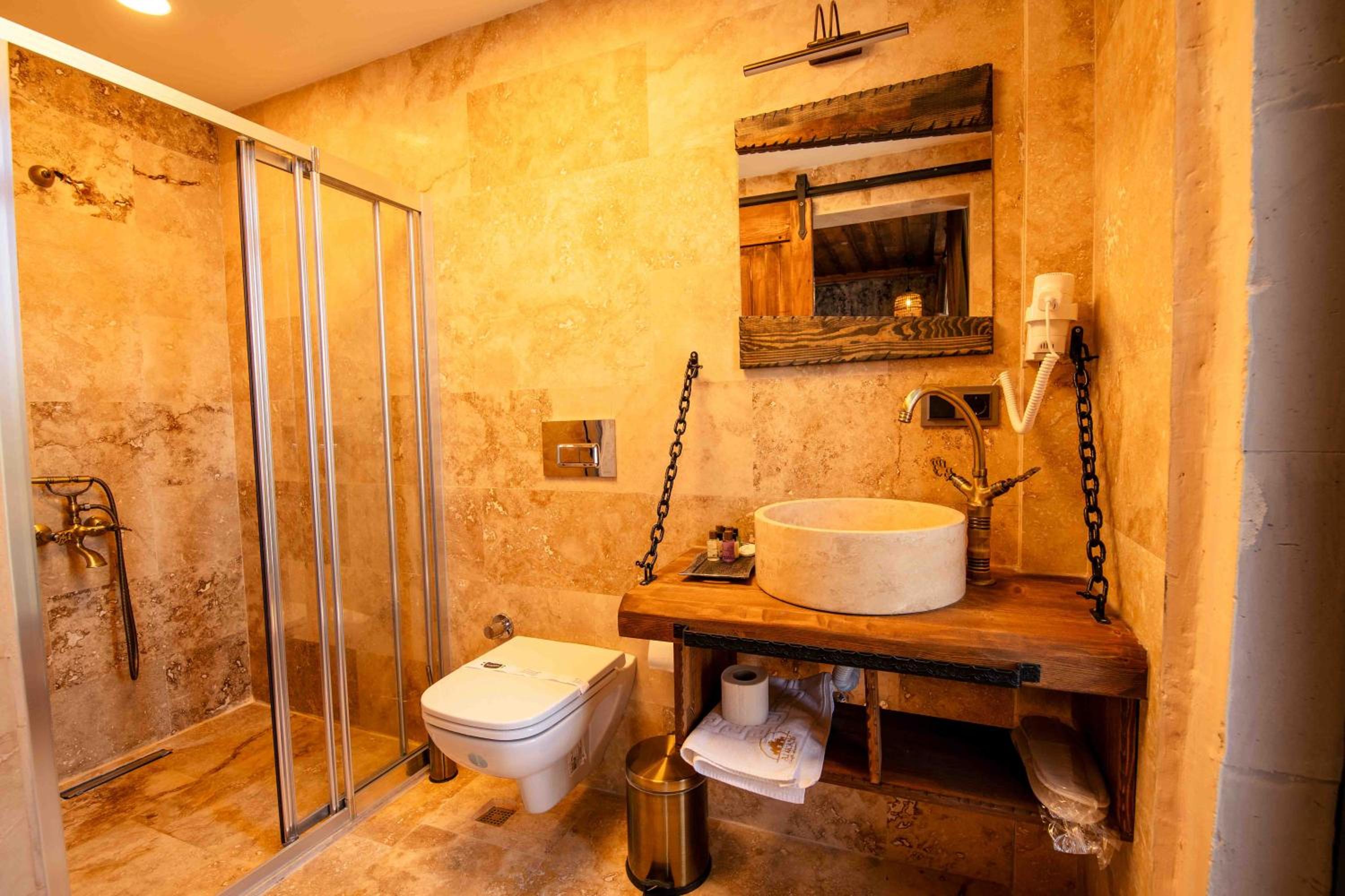 Family Two-Bedroom Suite with Jacuzzi photo 3