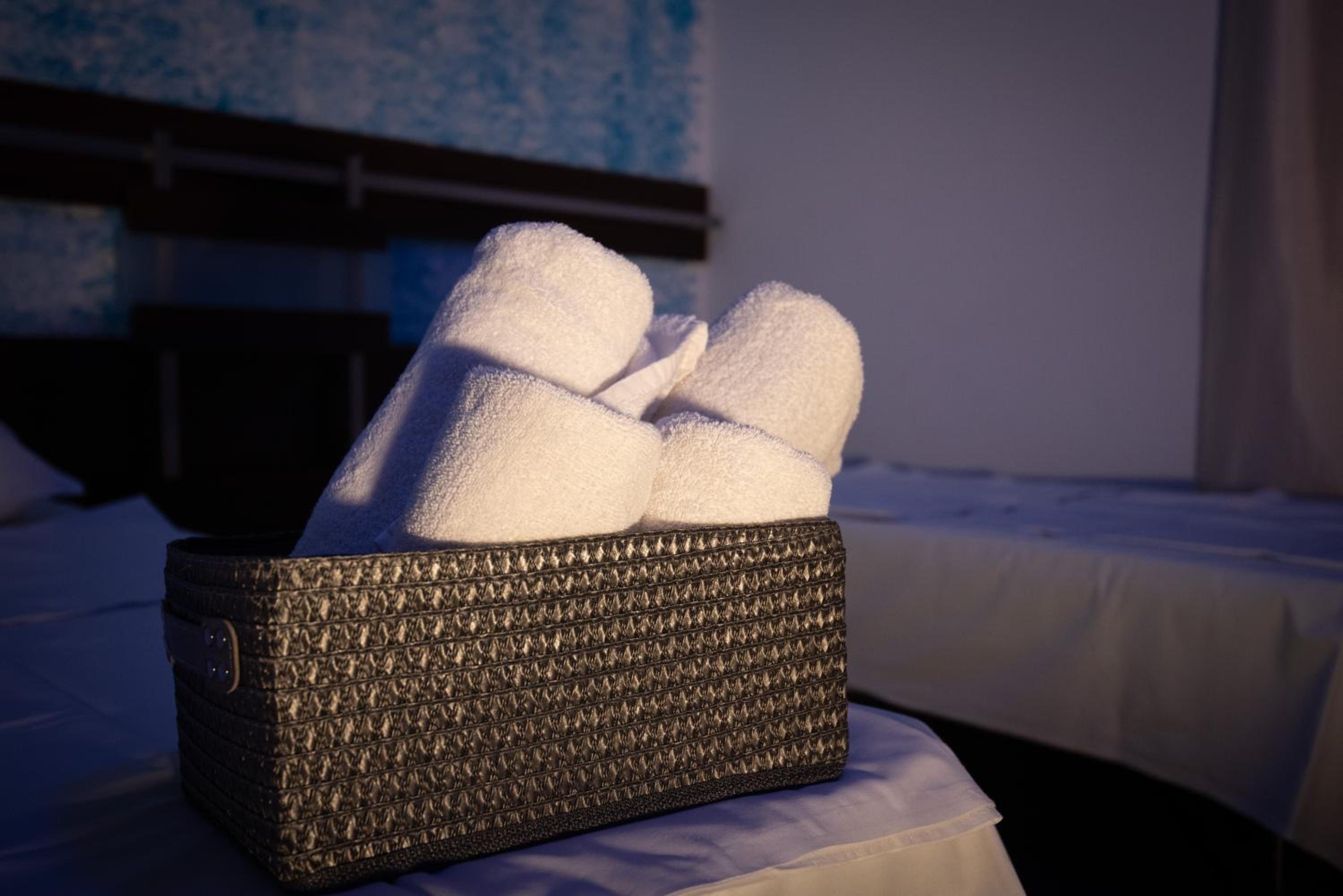 Double or Twin Room with Private Bathroom - Photo 4