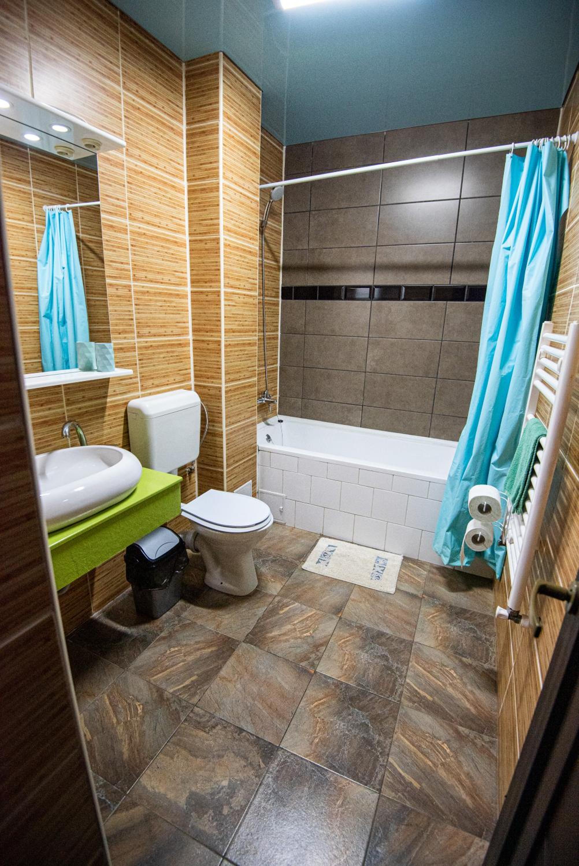 Triple Room with Private Bathroom - Photo 9